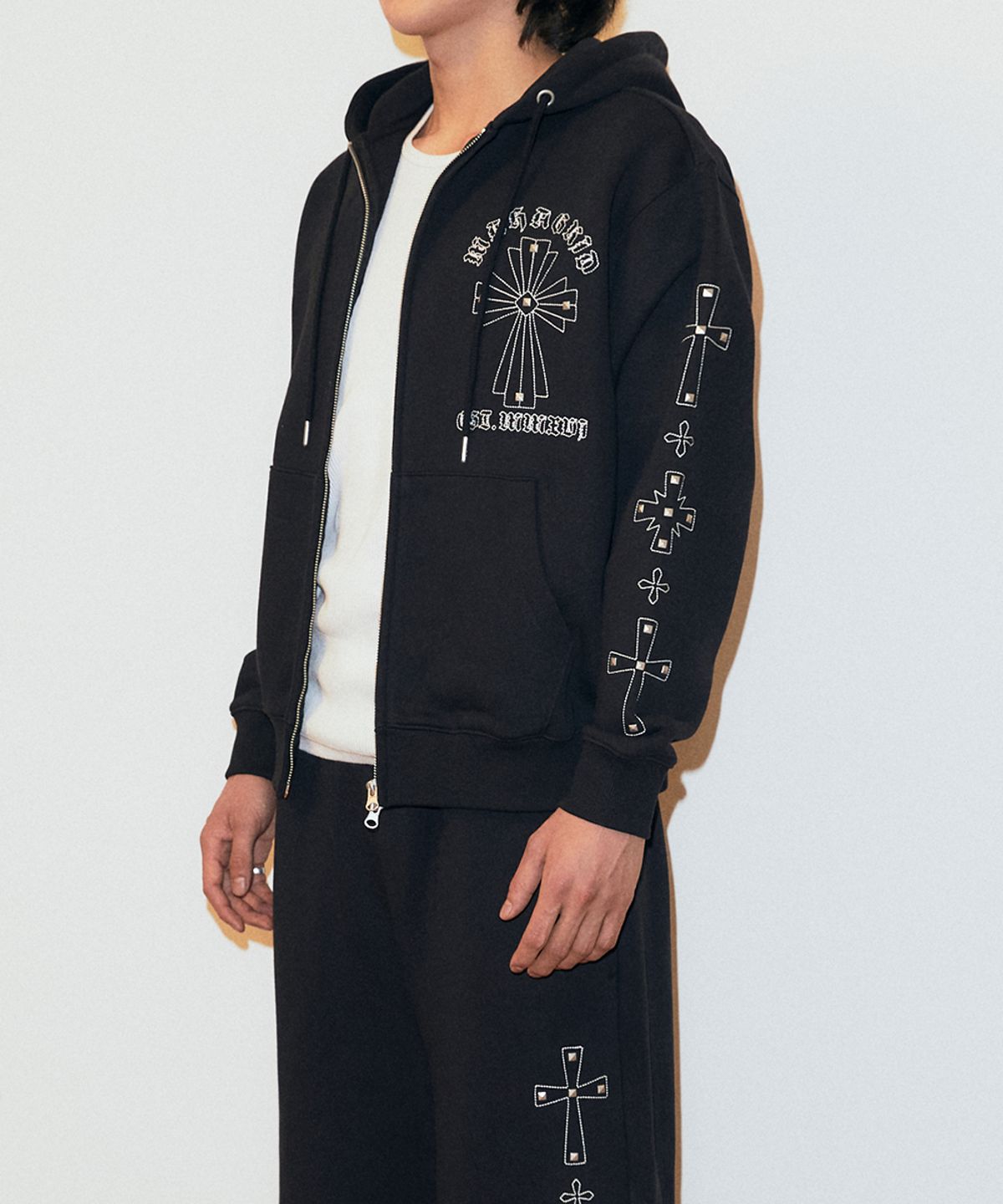 마하그리드(MAHAGRID) CROSS STUD HOOD ZIP UP BLACK(MG2GSMM480A)