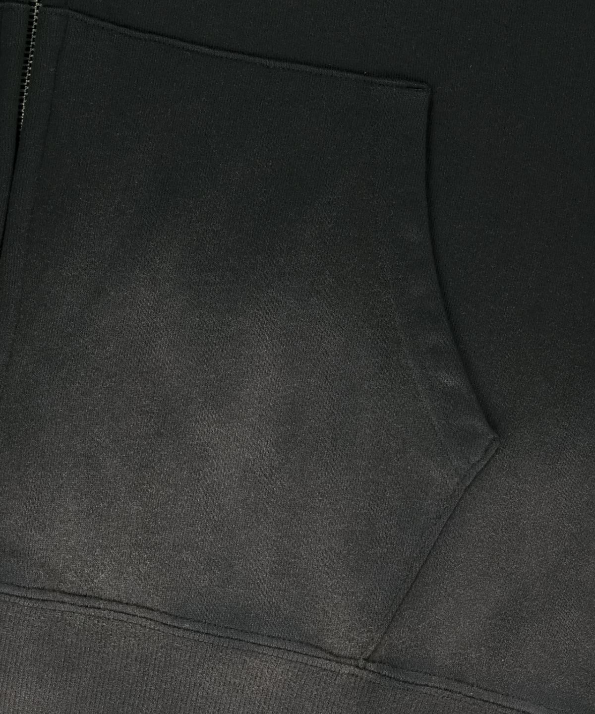 브라운브레스(BROWNBREATH) SPRAYED TAG HOOD ZIP UP - BLACK