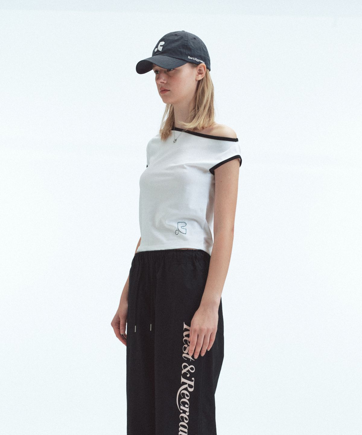 레스트앤레크레이션(REST&RECREATION) ONE SHOULDER T-SHIRT - WHITE