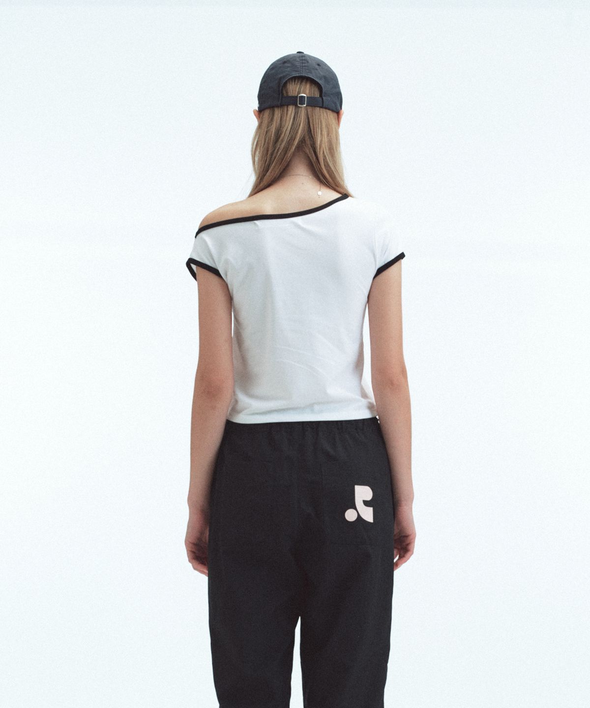 레스트앤레크레이션(REST&RECREATION) ONE SHOULDER T-SHIRT - WHITE