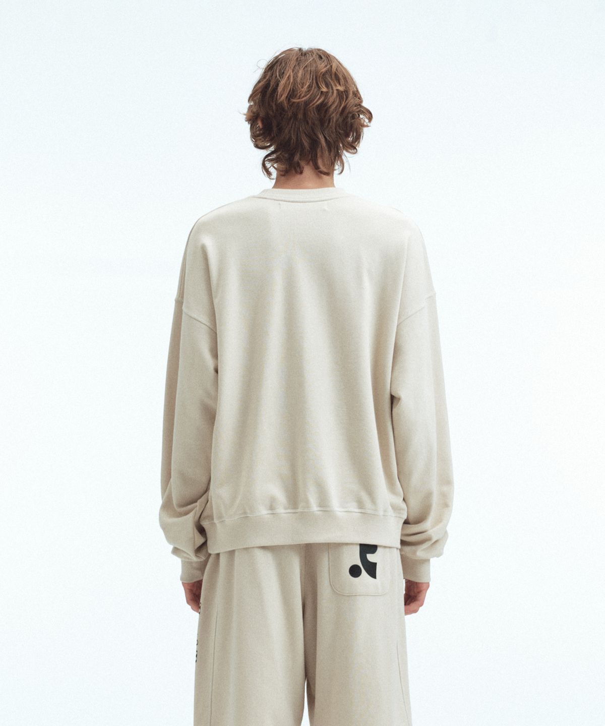 레스트앤레크레이션(REST&RECREATION) OVERSIZED LOGO SWEATSHIRT - LIGHT BEIGE