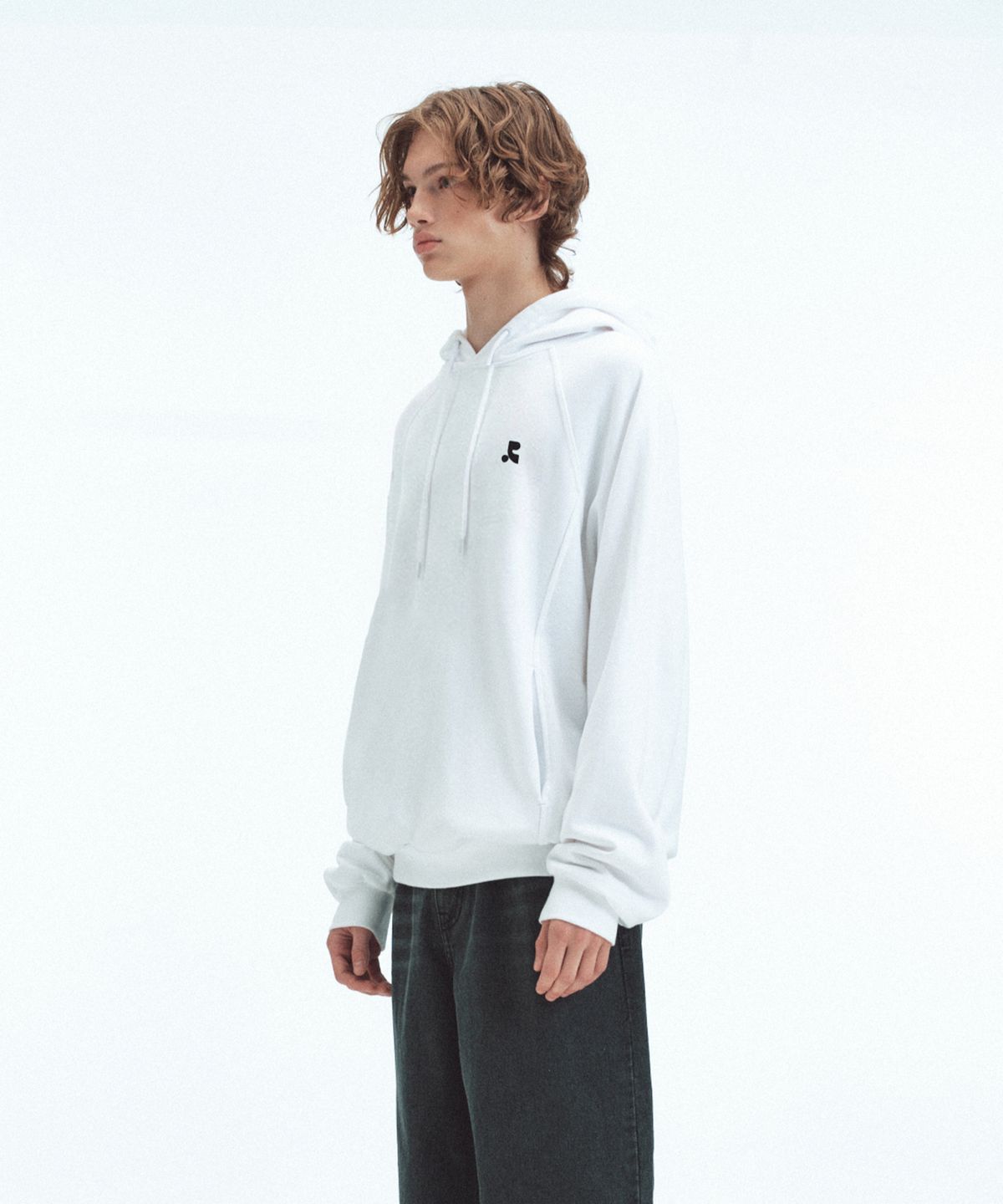 레스트앤레크레이션(REST&RECREATION) OVERSIZED RAGLAN HOODIE - WHITE