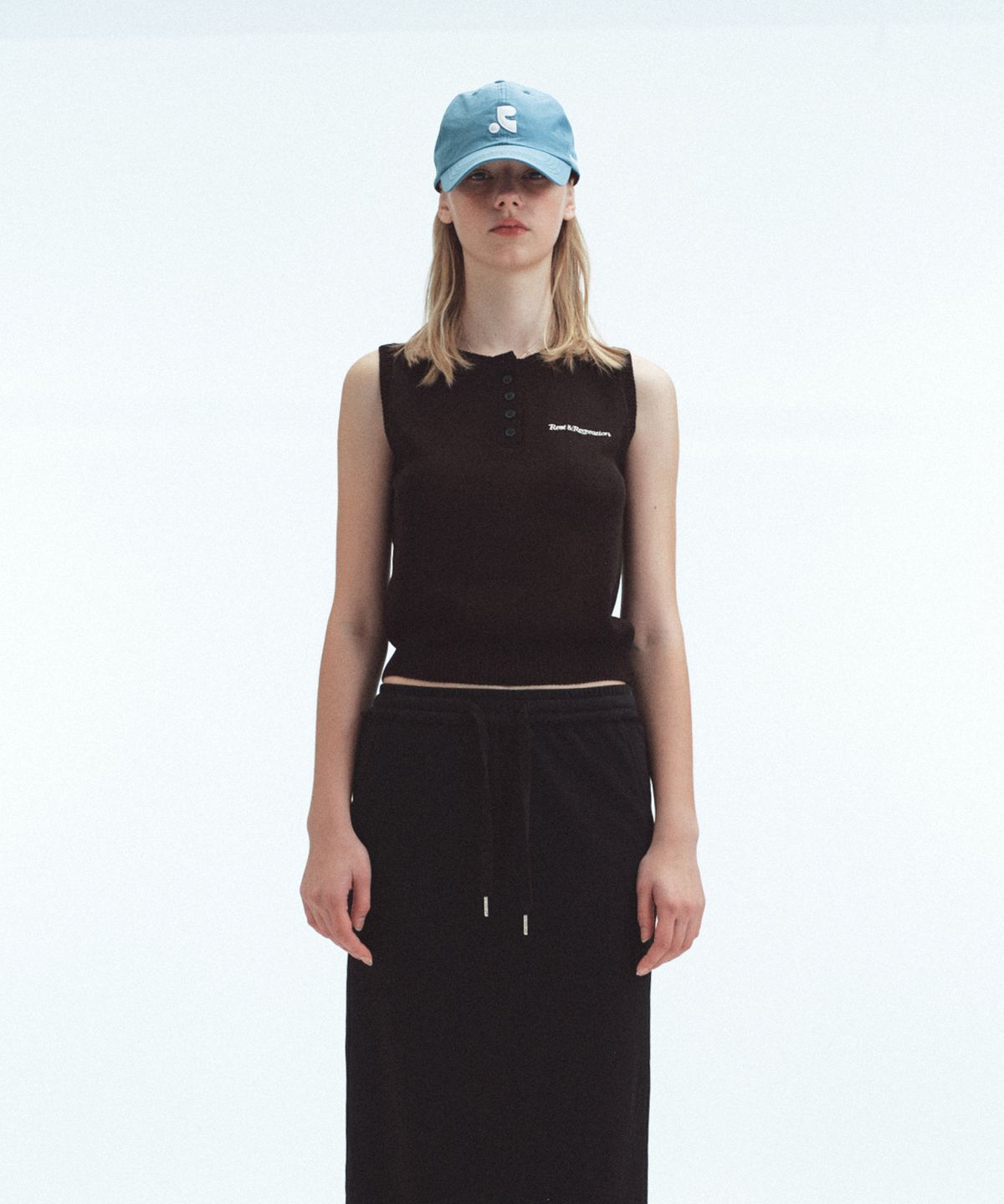 레스트앤레크레이션(REST&RECREATION) HALF BUTTON-UP KNIT VEST - BLACK