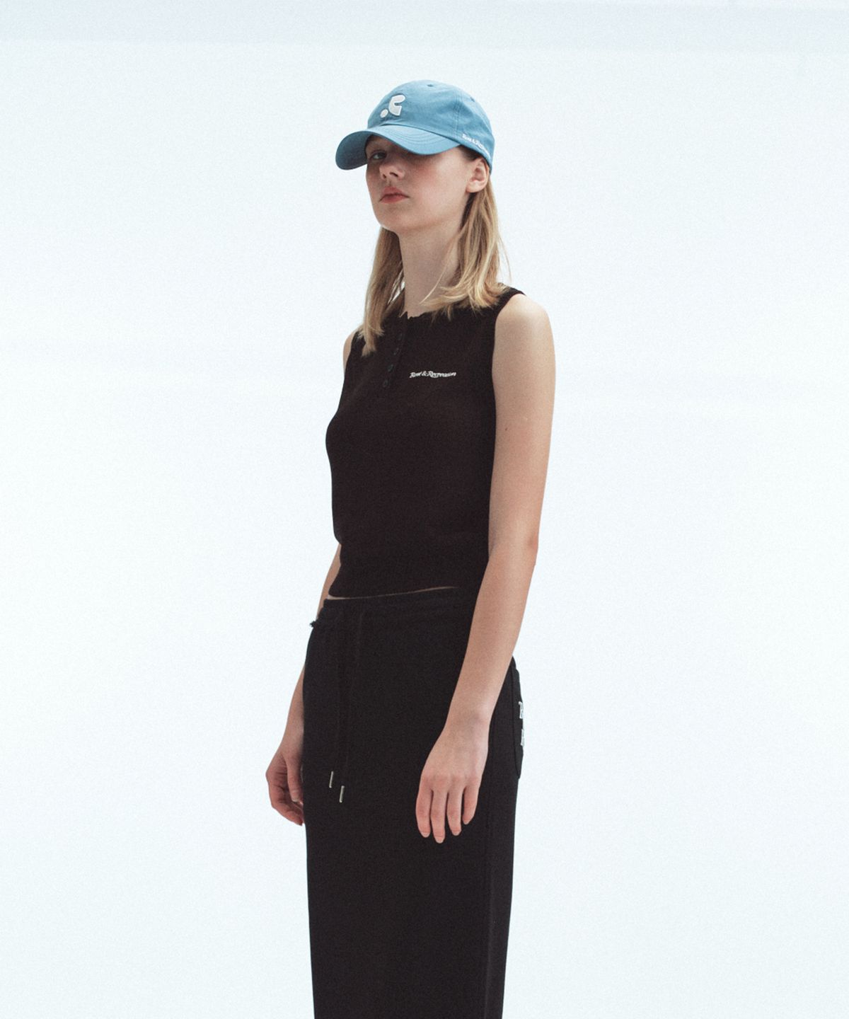 레스트앤레크레이션(REST&RECREATION) HALF BUTTON-UP KNIT VEST - BLACK