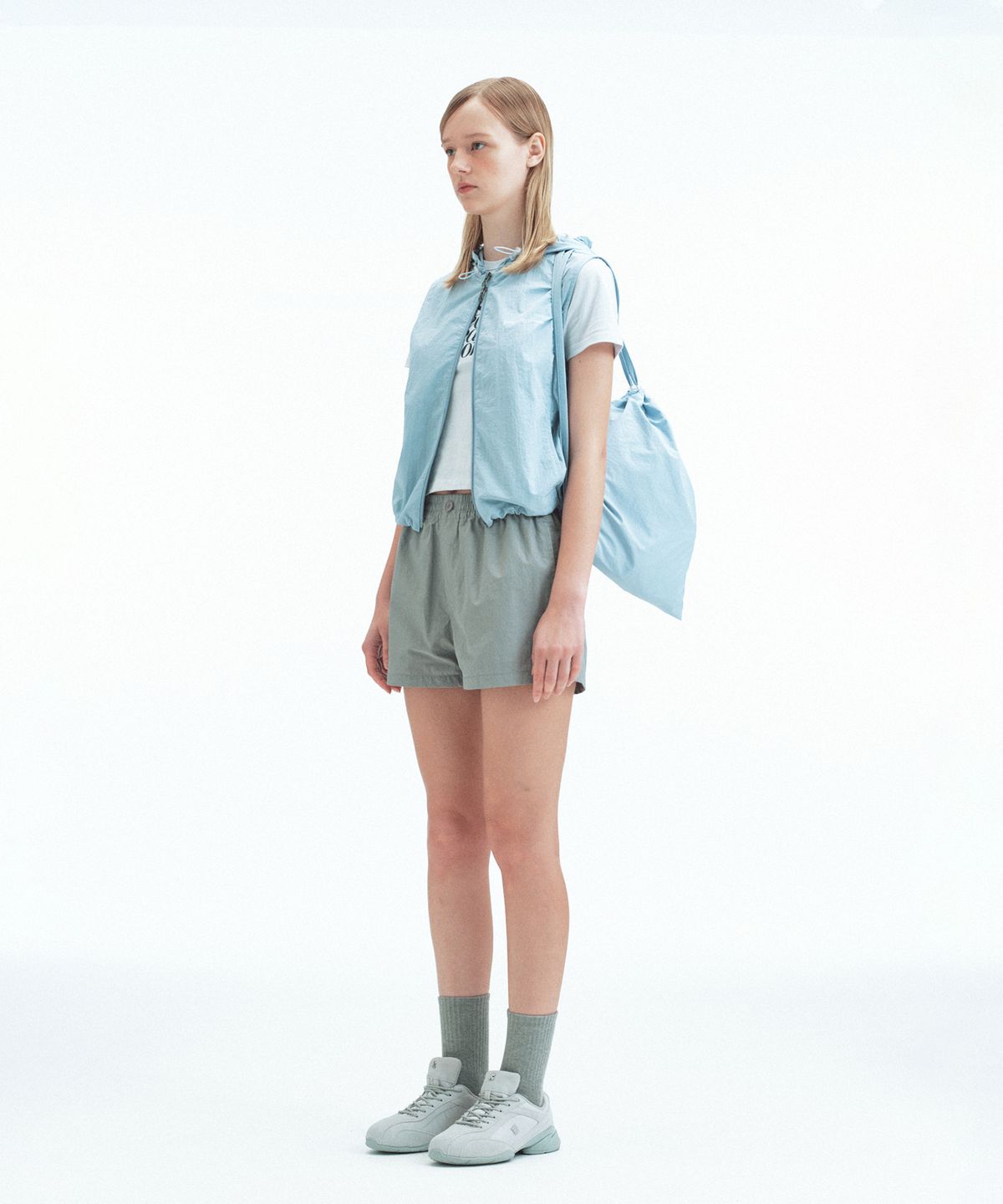 레스트앤레크레이션(REST&RECREATION) NYLON HOOD VEST+GYM SACK SET - SKY BLUE