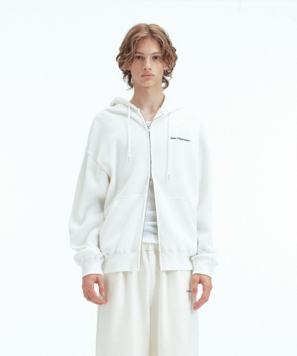 레스트앤레크레이션(REST&RECREATION) STITCH WAFFLE HOOD ZIP-UP - WHITE