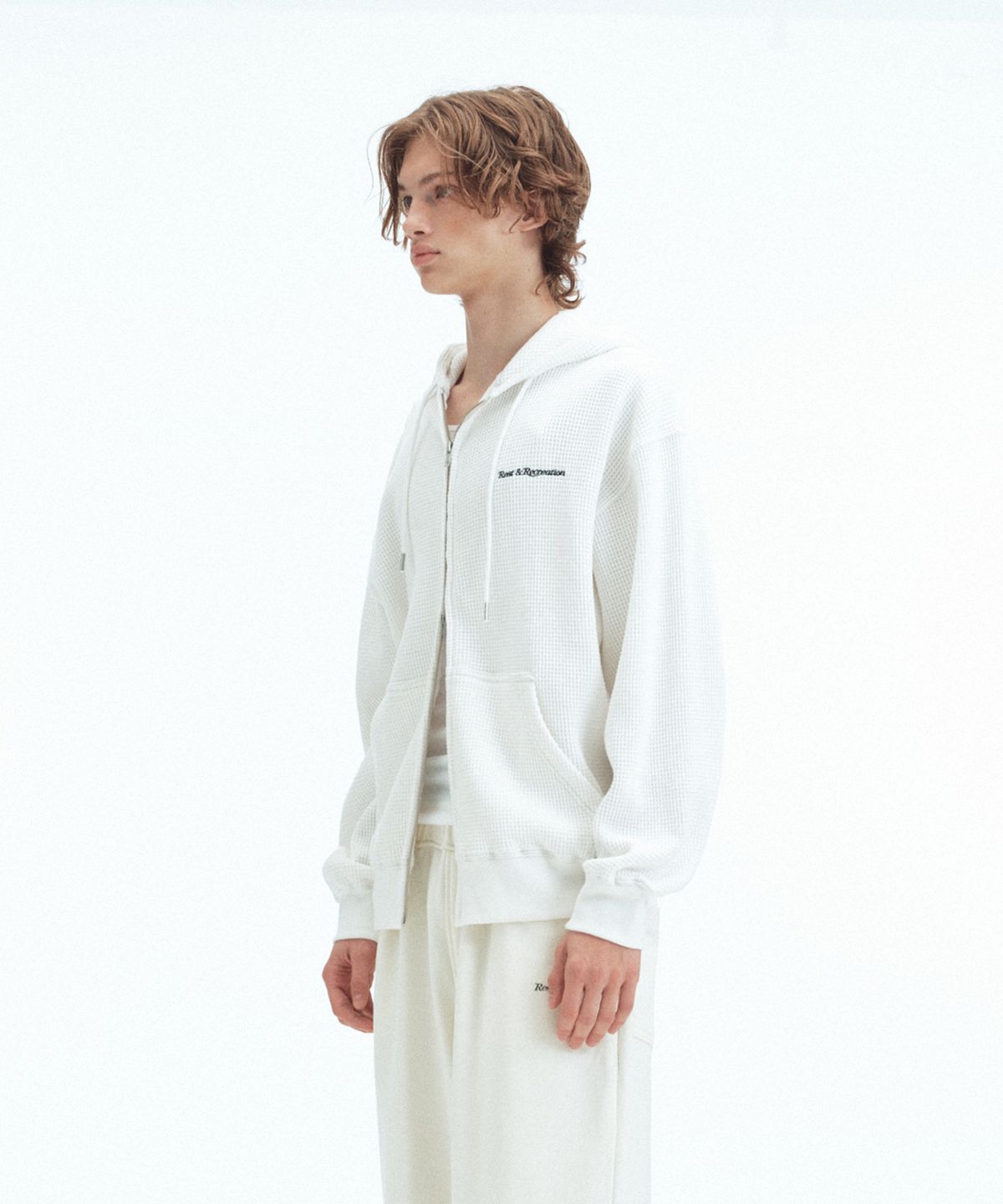 레스트앤레크레이션(REST&RECREATION) STITCH WAFFLE HOOD ZIP-UP - WHITE