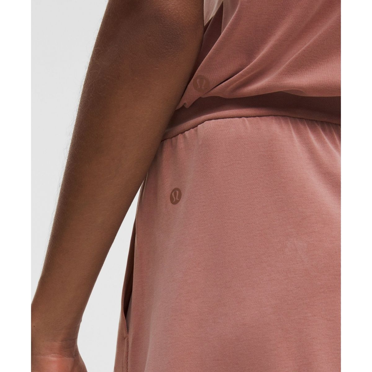 룰루레몬(LULULEMON) 드레이피 Softstreme 하이라이즈 쇼츠 3.5inch  REDC