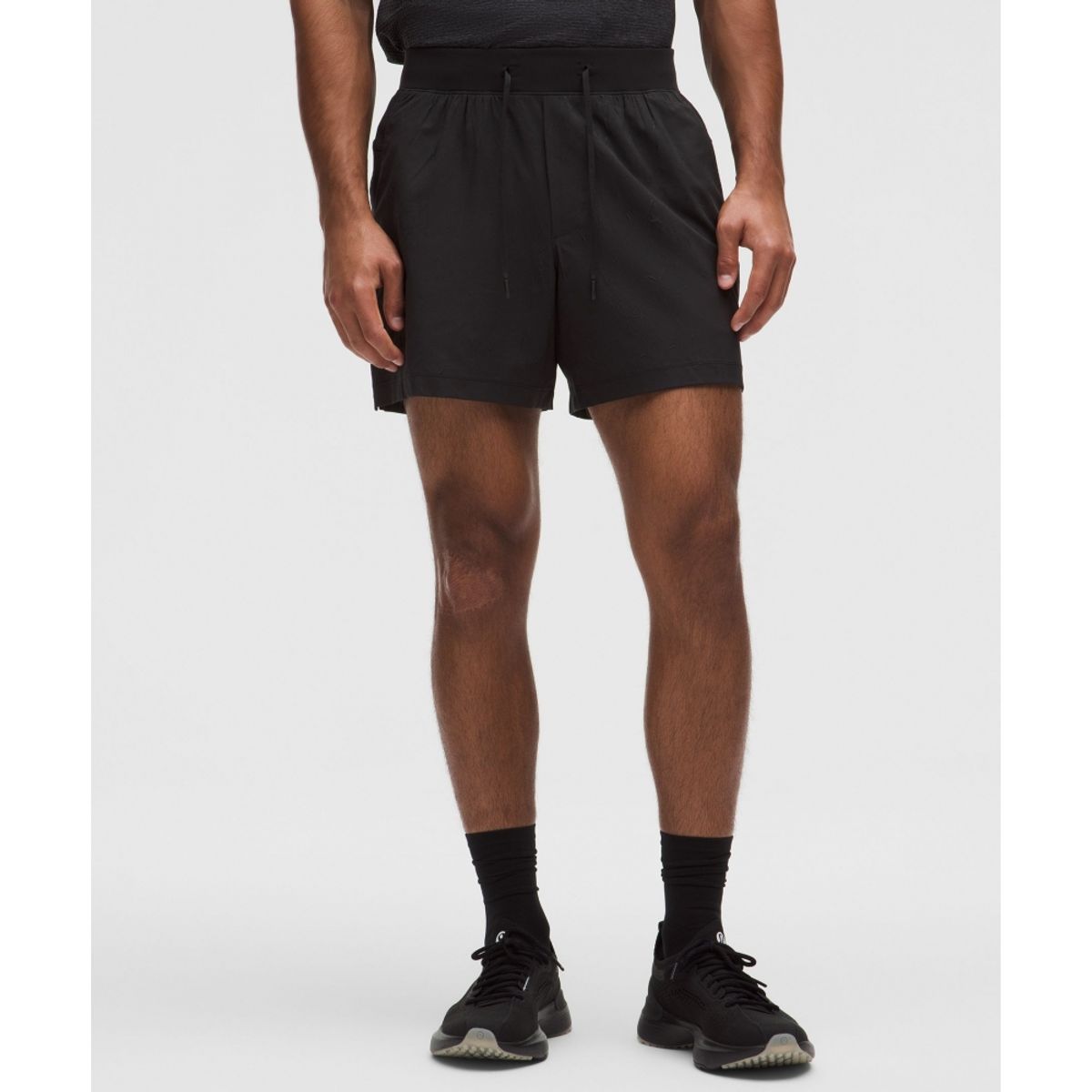 룰루레몬(LULULEMON) 제로드 인 라이너리스 크링클 텍스처 쇼츠 5inch  BLK