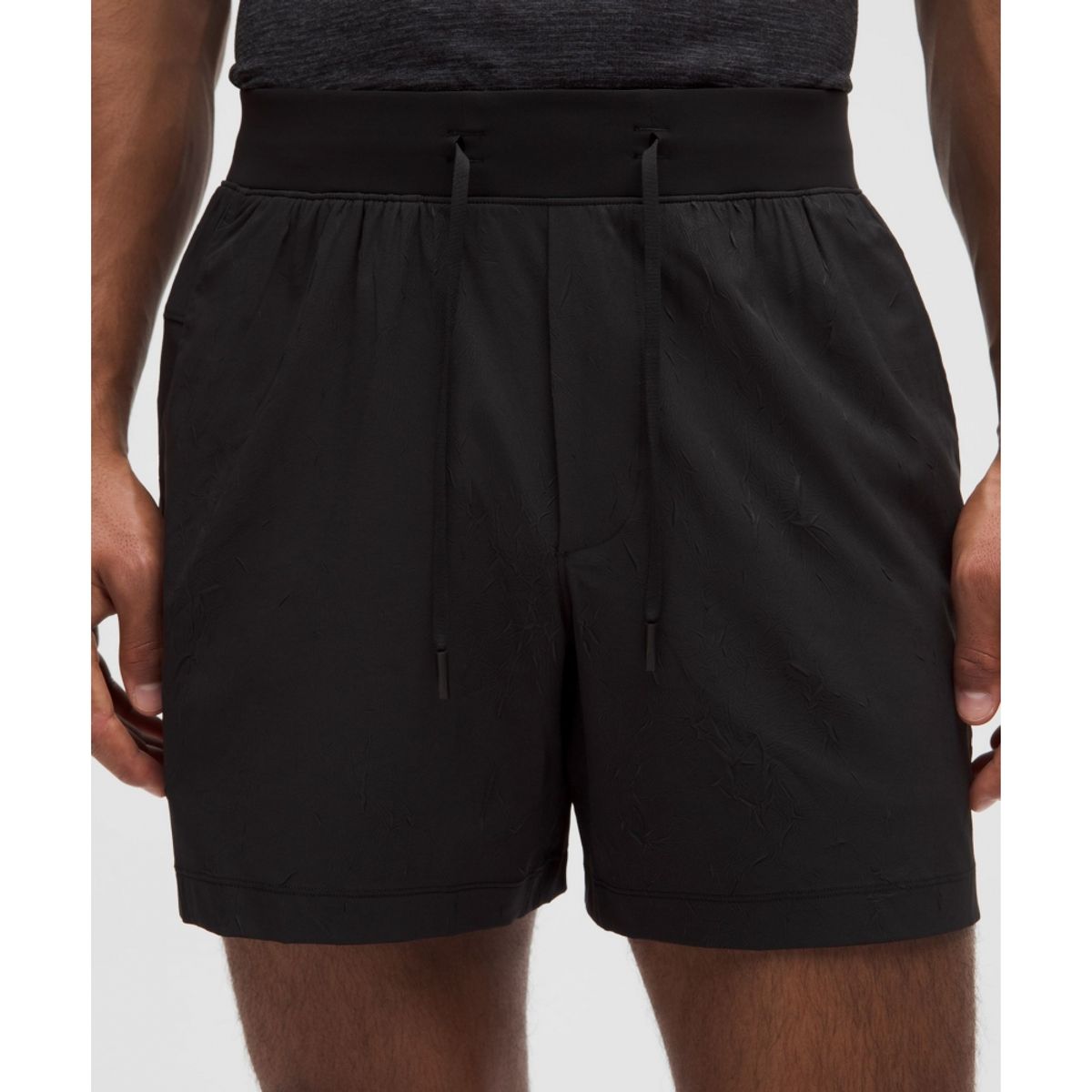 룰루레몬(LULULEMON) 제로드 인 라이너리스 크링클 텍스처 쇼츠 5inch  BLK