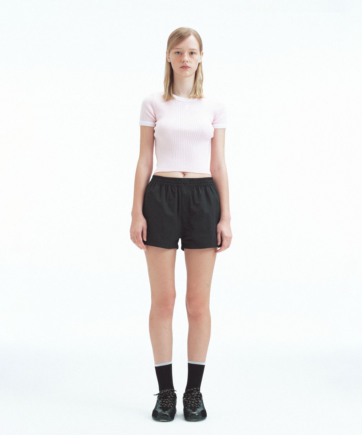 레스트앤레크레이션(REST&RECREATION) BUTTON EASY SHORTS - BLACK
