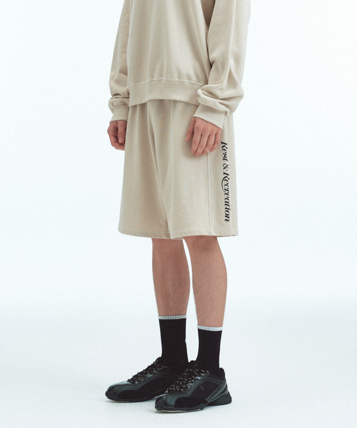 레스트앤레크레이션(REST&RECREATION) SWEAT MIDI SHORTS - LIGHT BEIGE