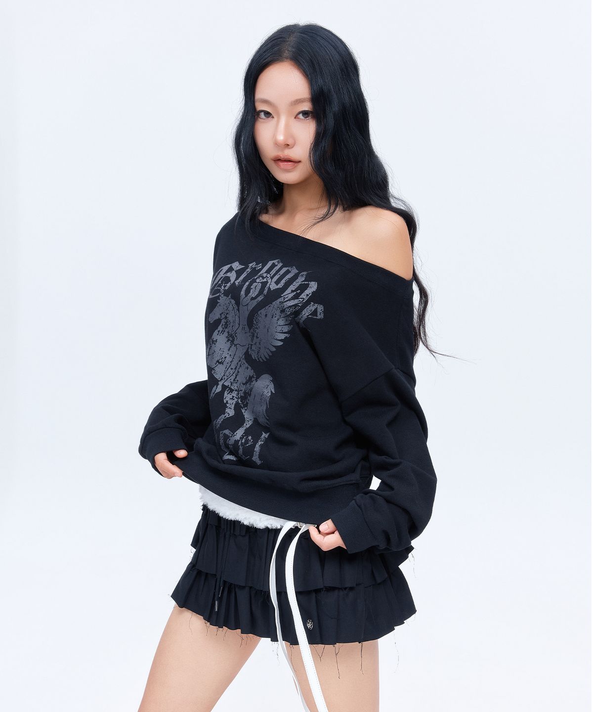 디오스피스(DAUSPICE) (DUC) GA one-shoulder sweatshirt Black