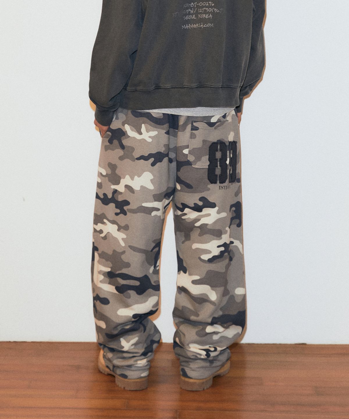 마하그리드(MAHAGRID) CAMO APPLIQUE SWEATPANT GREEN(MG2FFMPA09A)