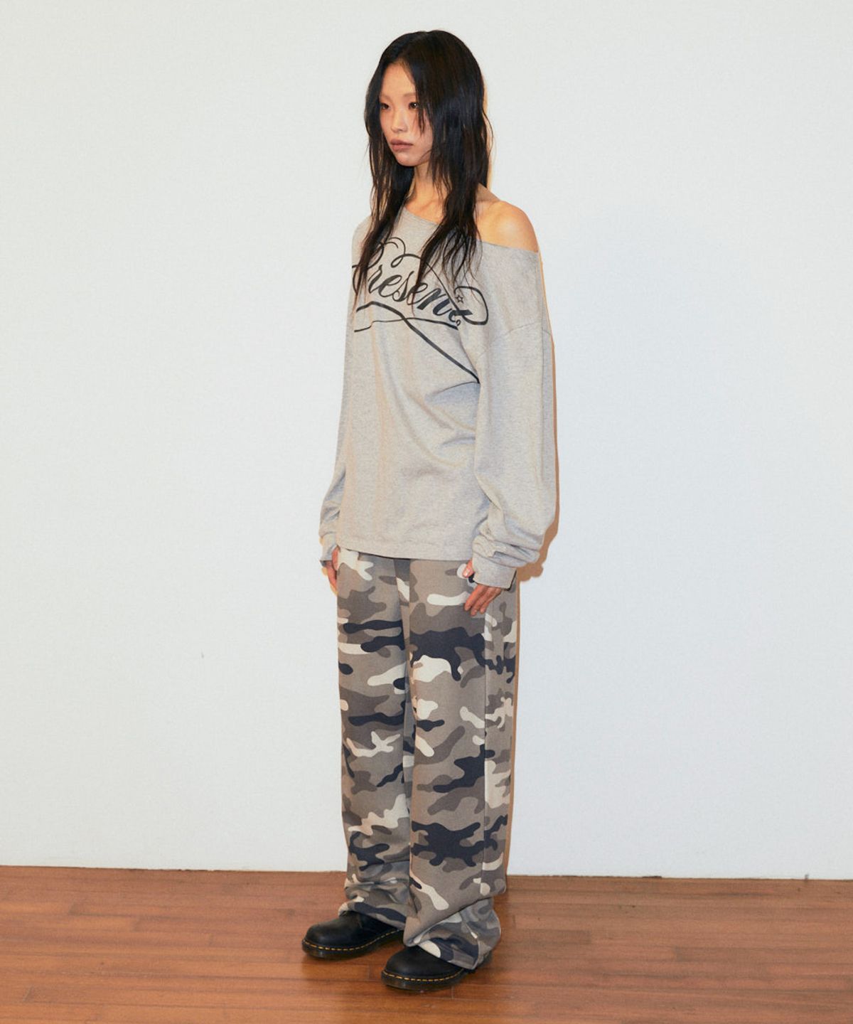 마하그리드(MAHAGRID) CAMO APPLIQUE SWEATPANT GREY(MG2FFMPA09A)