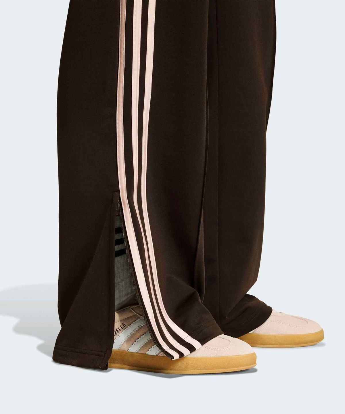아디다스(ADIDAS) 파이어버드 루즈 트랙 팬츠 - 아우라커피:샌드핑크 / KD3664