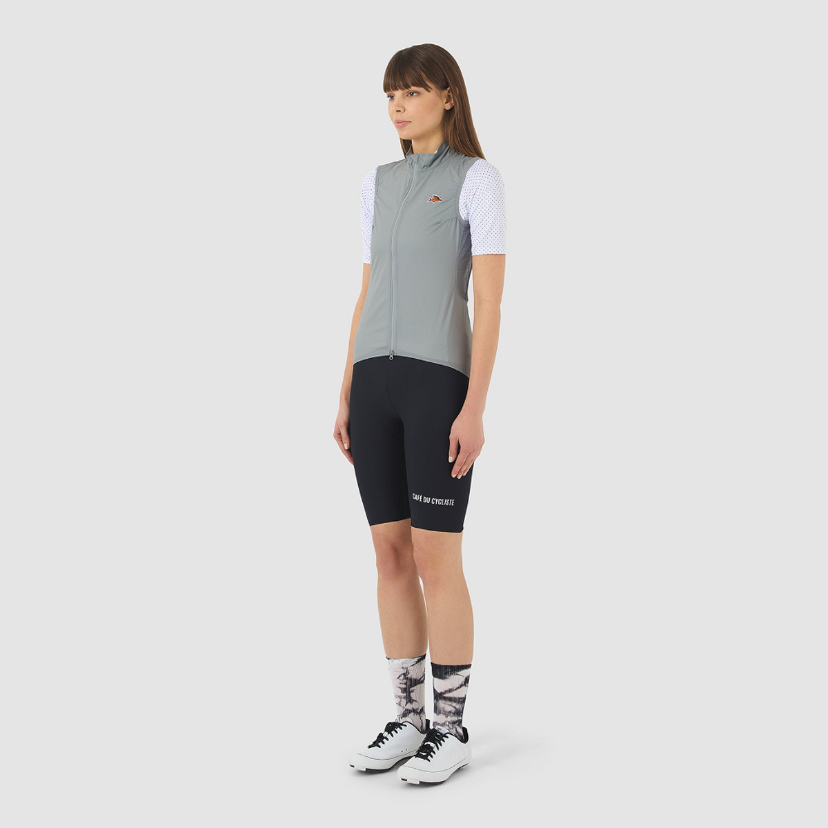 카페 드 사이클리스트(CAFE DU CYCLISTE) 에디트 클래식 질넷 바람막이 조끼 마운틴 포그 여성