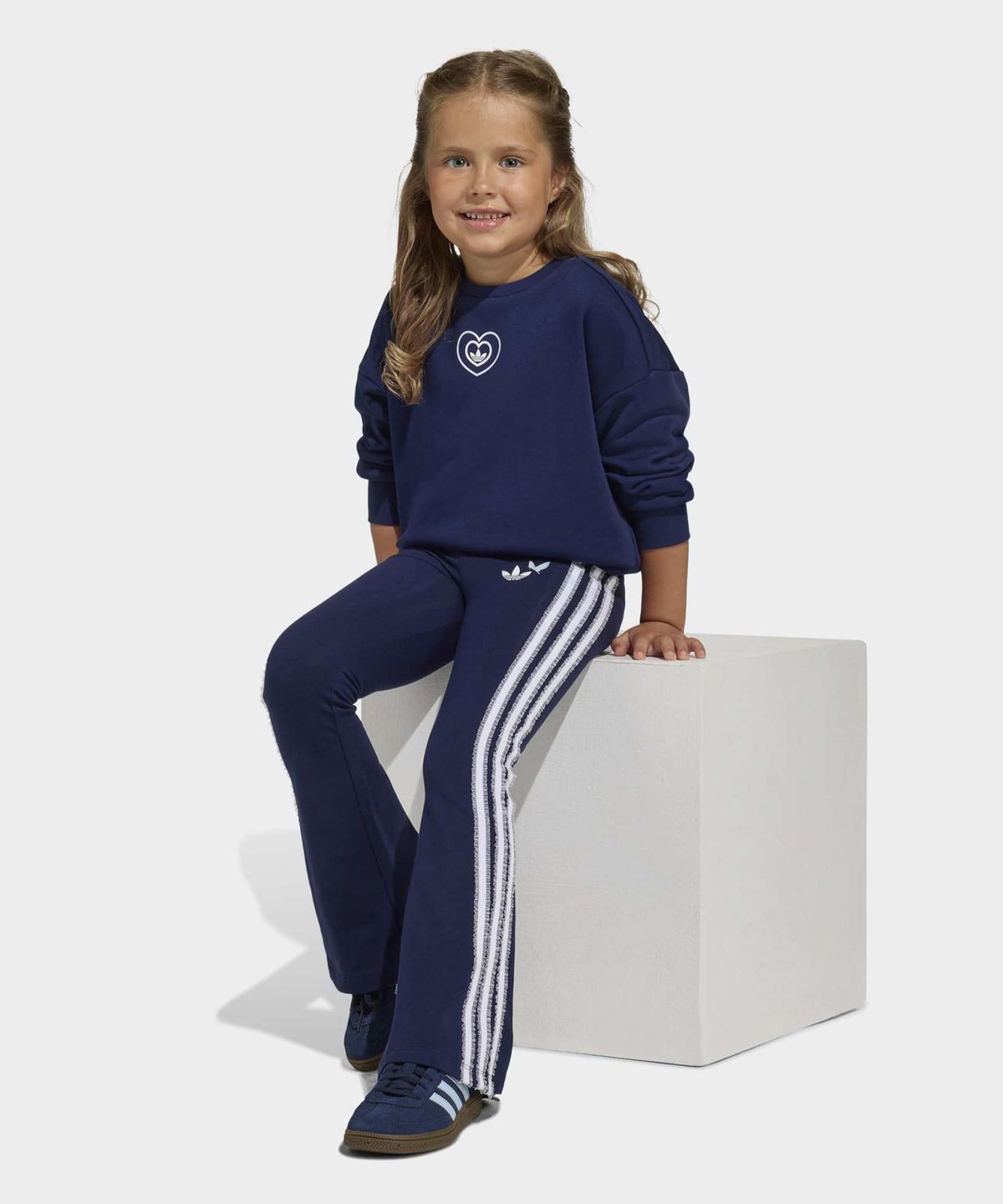 아디다스 키즈(ADIDAS KIDS) 아디다스 X 디즈니 엘리스 크루 플레어 레깅스 세트 키즈  - 인디고 / KE0484