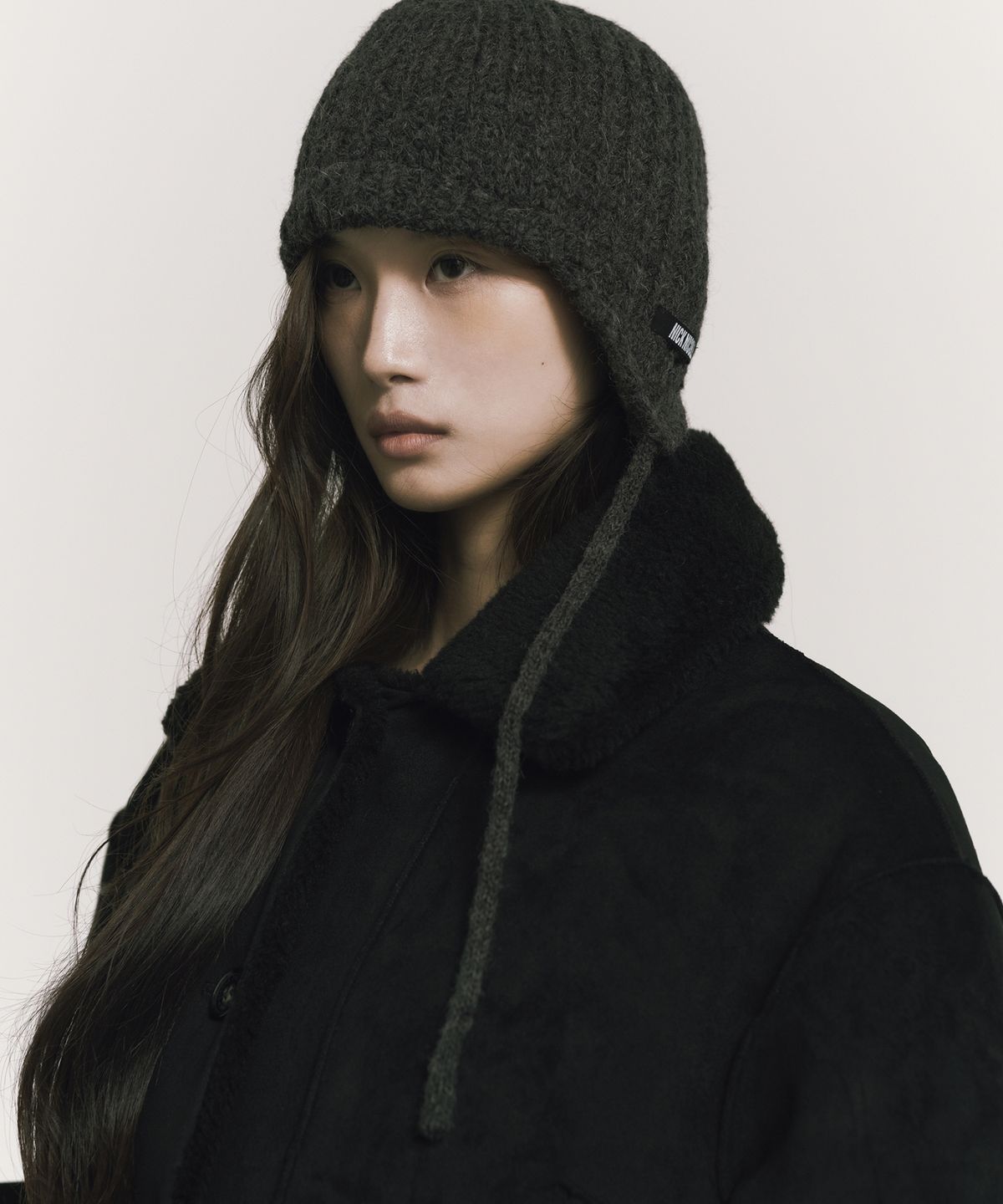 닉앤니콜(NICK&NICOLE) RIBBED KNIT EAR FLAP CAP_CHARCOAL