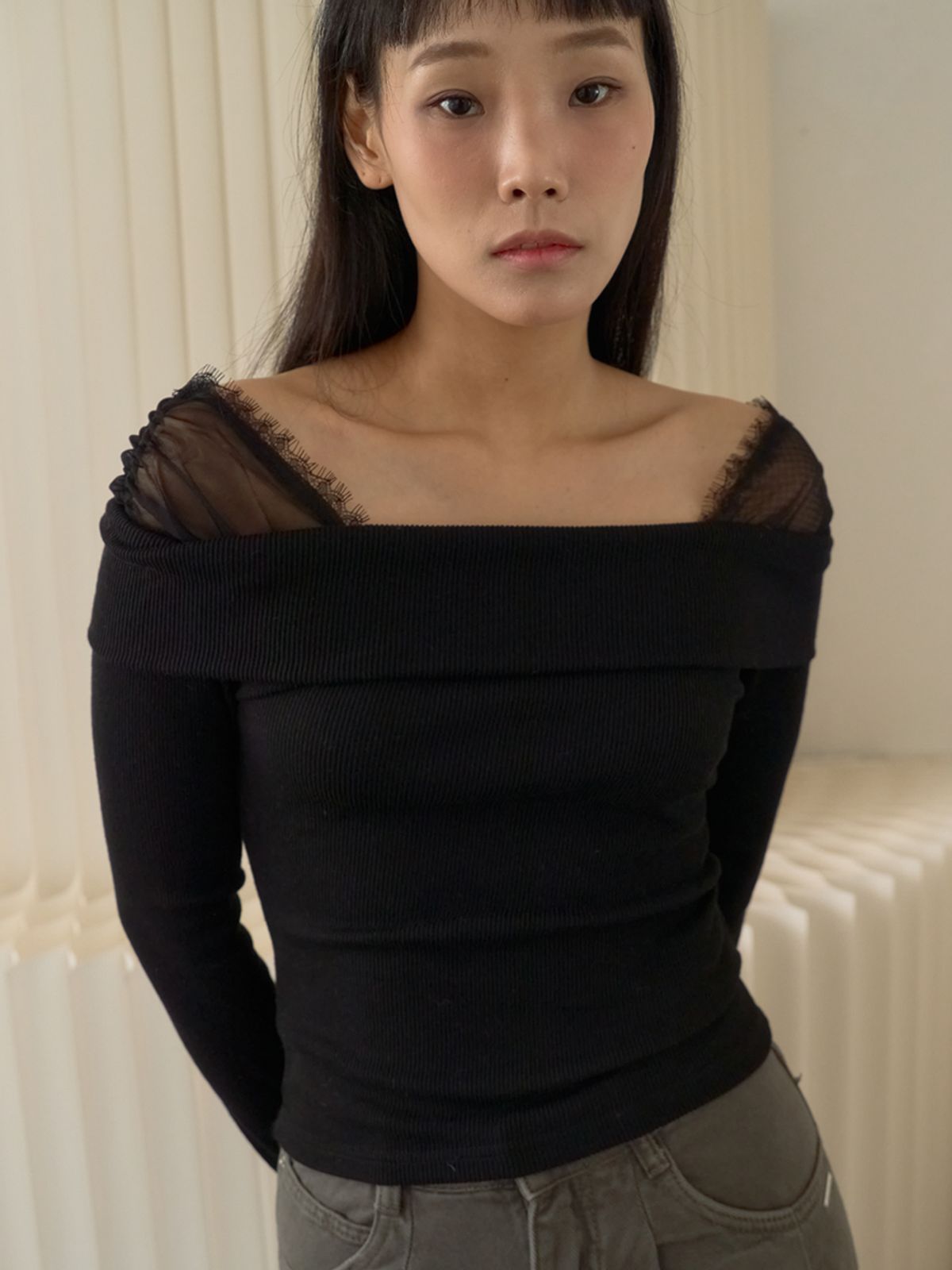 쏘리, 투 머치 러브(SORRY, TOO MUCH LOVE) Lace Off Shoulder Rib Top_Black