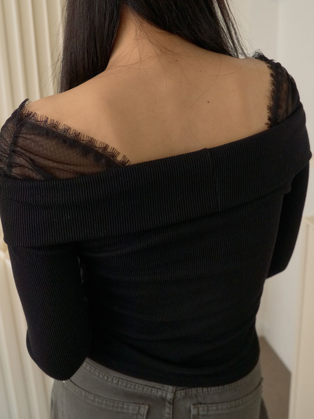 쏘리, 투 머치 러브(SORRY, TOO MUCH LOVE) Lace Off Shoulder Rib Top_Black