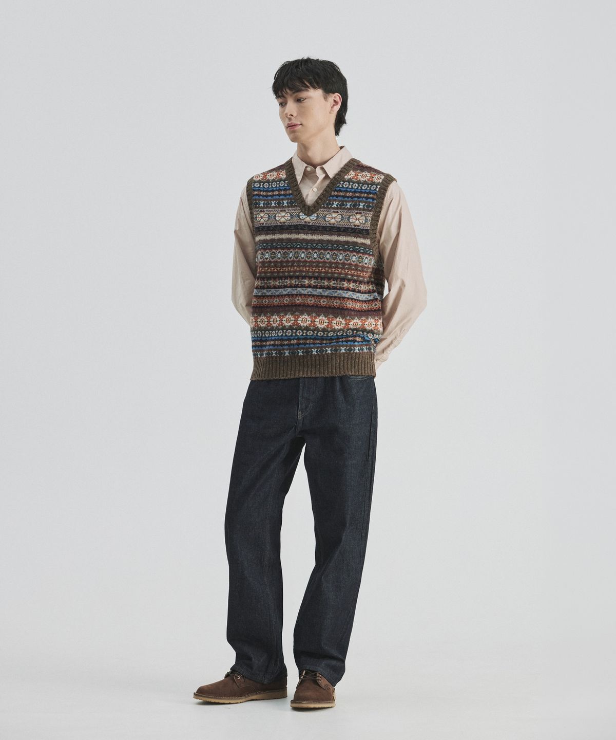 건지 울른스(Guernsey Woollens) 세인트피터 페어아일 브이넥 베스트 - 브라운