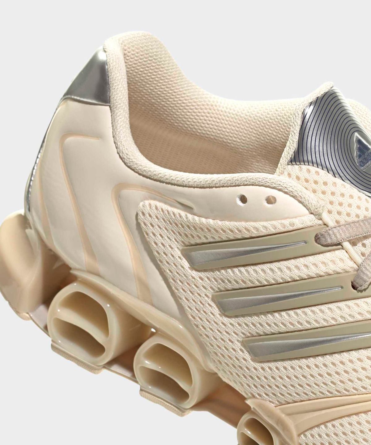 아디다스(ADIDAS) 메가 고스트라이드 - 원더화이트:원더베이지 / KI6543