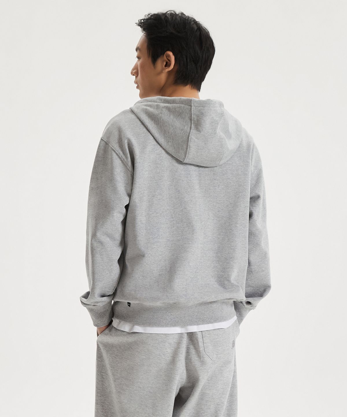 뉴발란스(NEW BALANCE) NBMDG11203 / UNI 에센셜 스몰로고 후드집업 (GRAY)