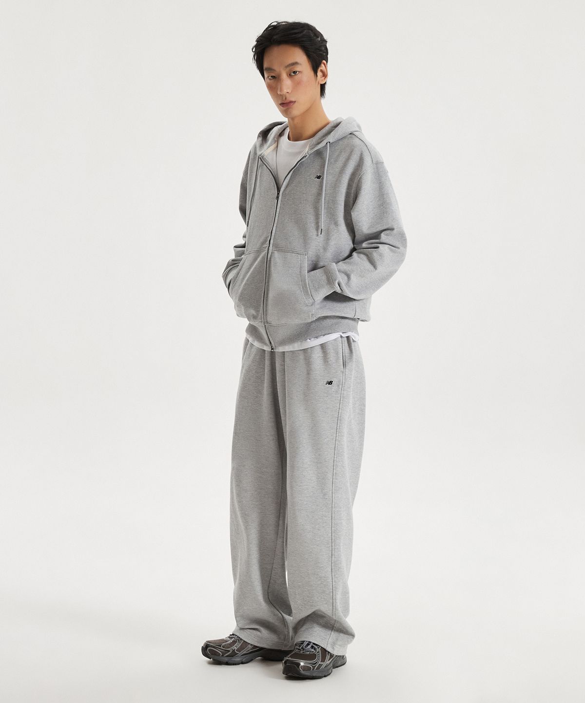 뉴발란스(NEW BALANCE) NBMDG11203 / UNI 에센셜 스몰로고 후드집업 (GRAY)