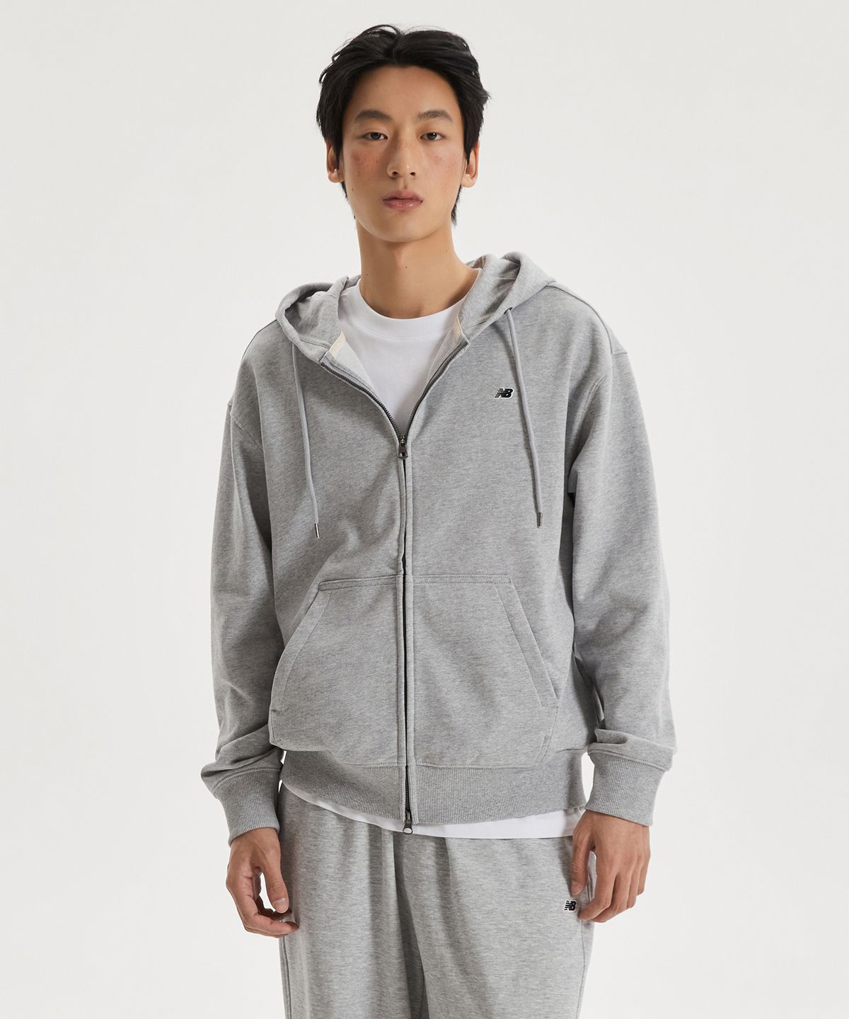 뉴발란스(NEW BALANCE) NBMDG11203 / UNI 에센셜 스몰로고 후드집업 (GRAY)