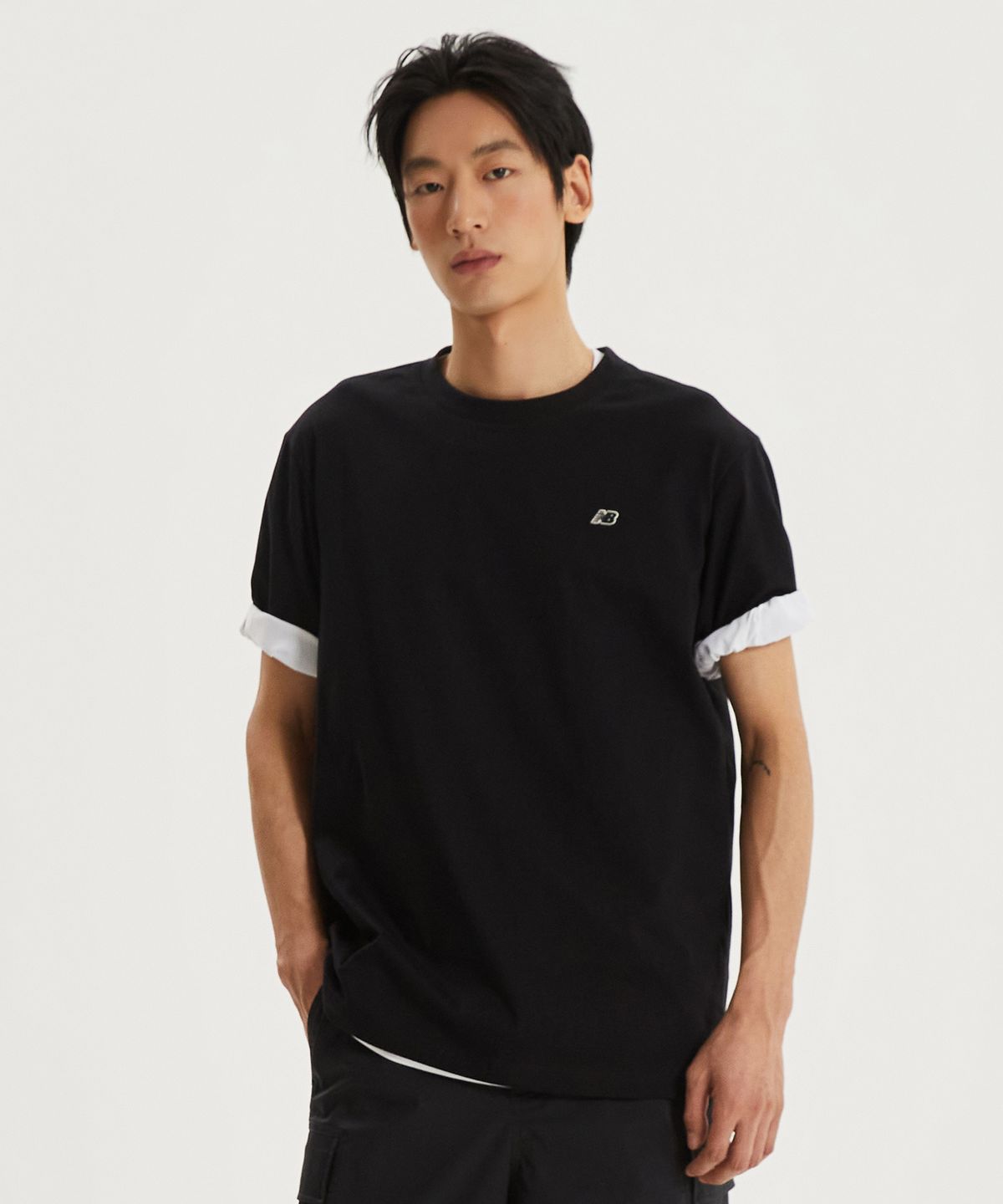 뉴발란스(NEW BALANCE) NBNEG31203 / UNI 에센셜 스몰로고 반팔티 (BLACK)