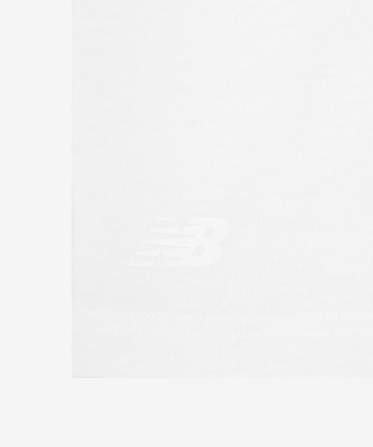 뉴발란스(NEW BALANCE) NBNEG21203 / UNI 에센셜 스몰로고 반팔티 (WHITE)