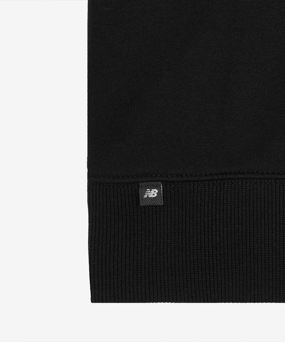 뉴발란스(NEW BALANCE) NBNCG11213 / UNI 에센셜 스몰로고 반집업 맨투맨 (BLACK)