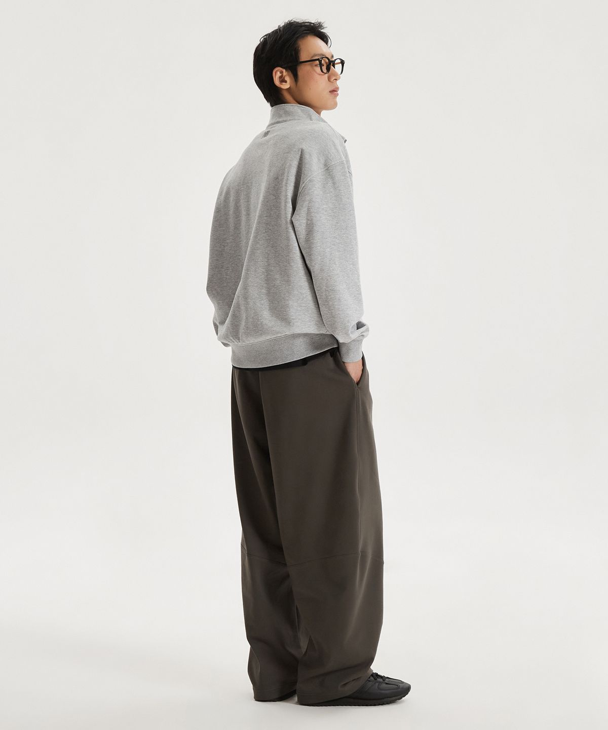 뉴발란스(NEW BALANCE) NBNCG11213 / UNI 에센셜 스몰로고 반집업 맨투맨 (GRAY)