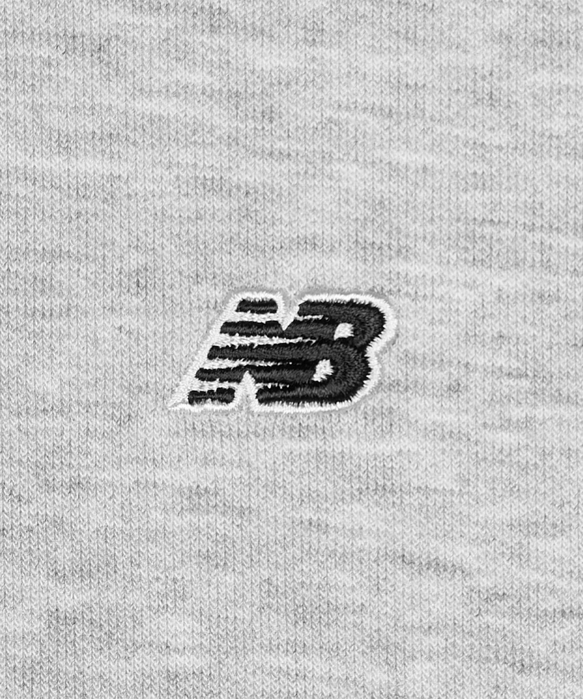 뉴발란스(NEW BALANCE) NBNCG11213 / UNI 에센셜 스몰로고 반집업 맨투맨 (GRAY)