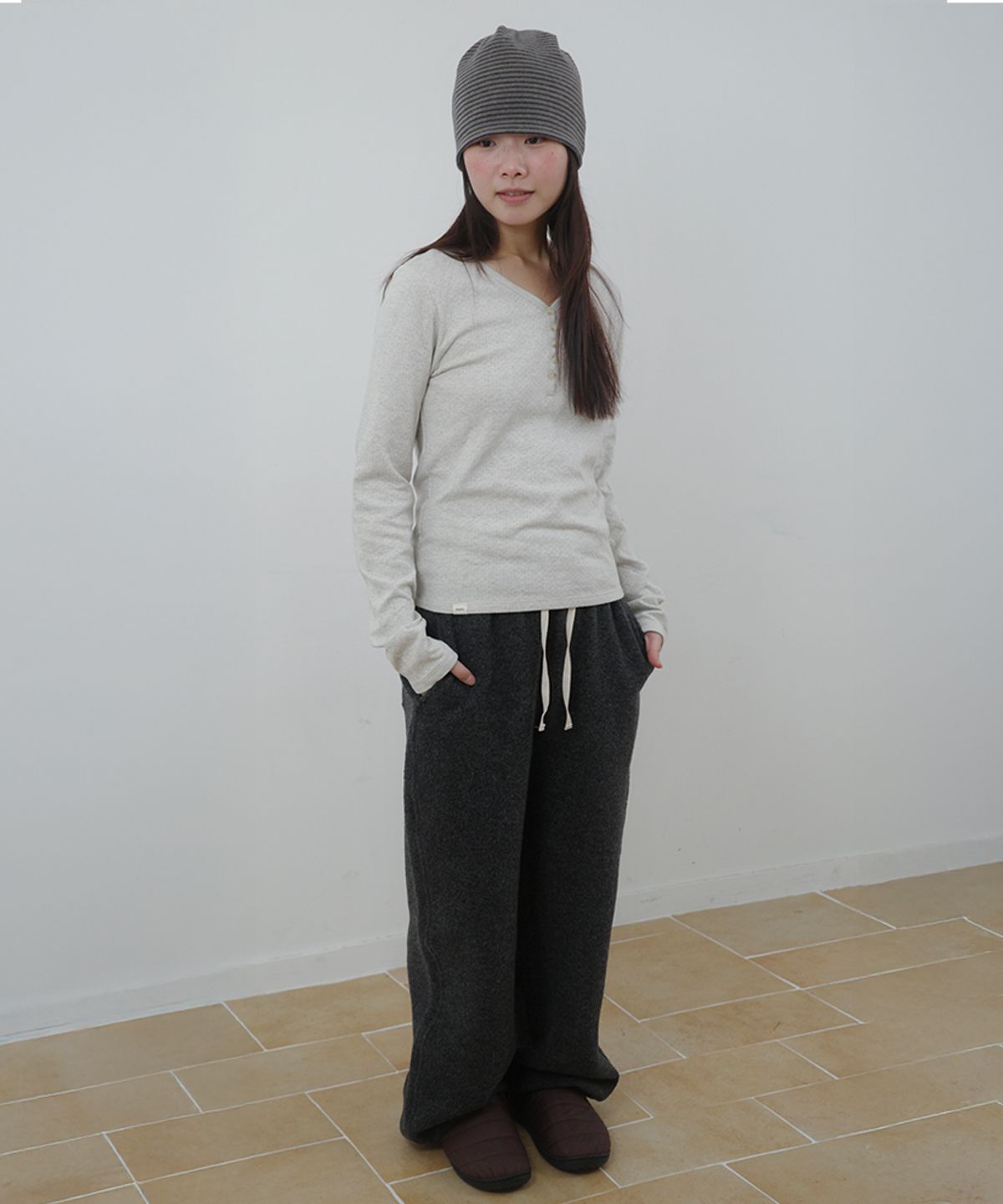 나츠(NAATS) Boucle Wool Pants, charcoal