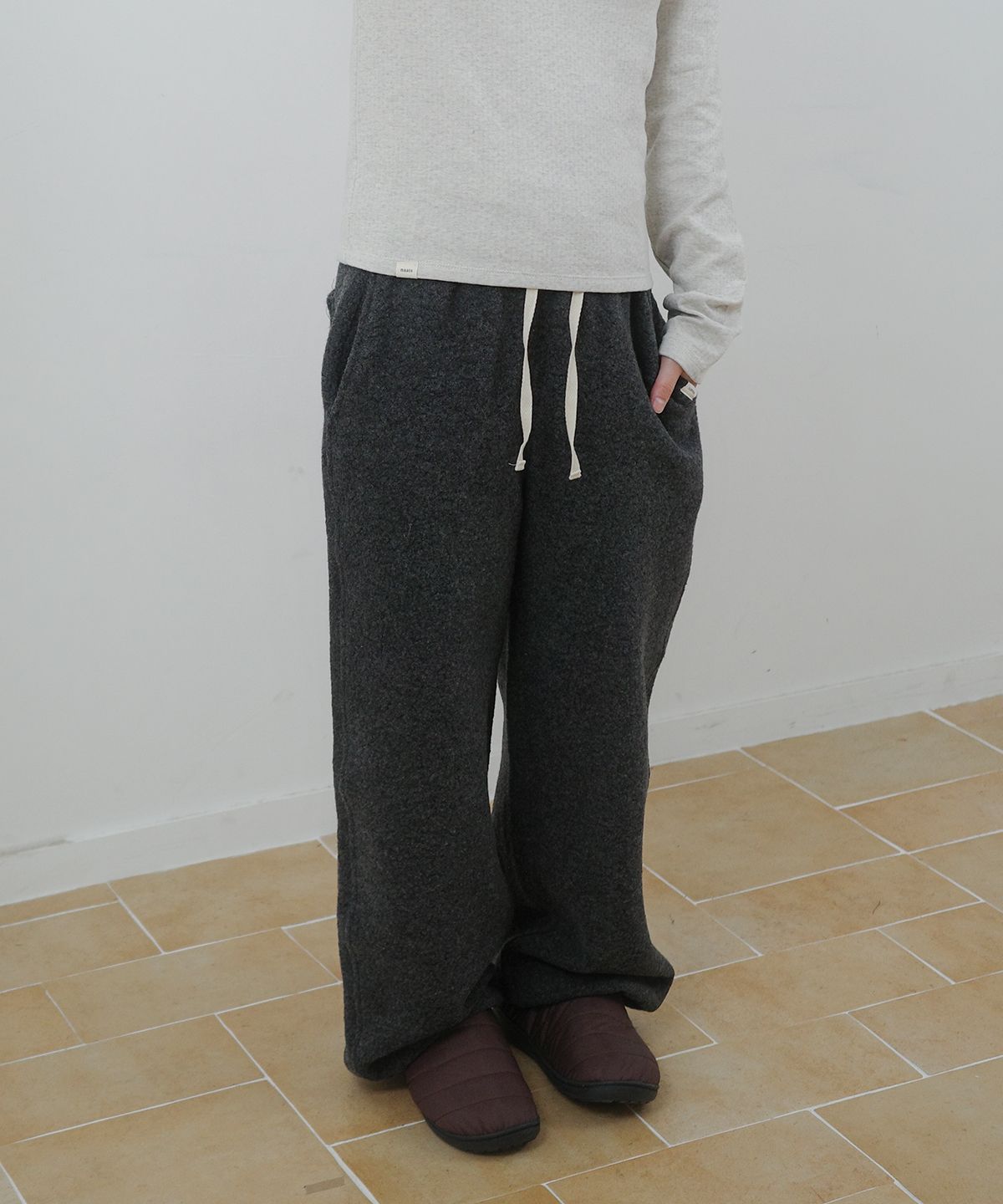 나츠(NAATS) Boucle Wool Pants, charcoal