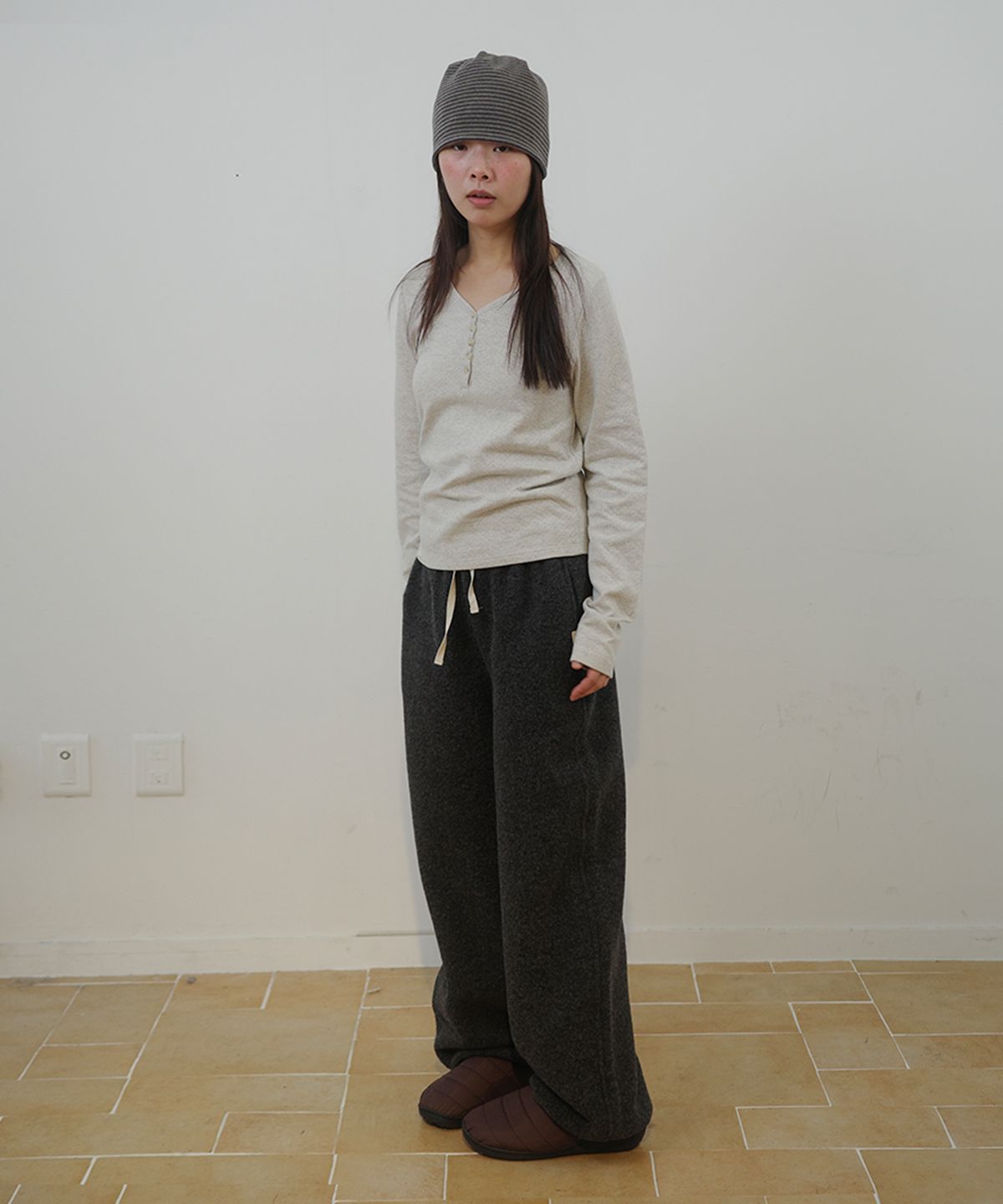나츠(NAATS) Boucle Wool Pants, charcoal