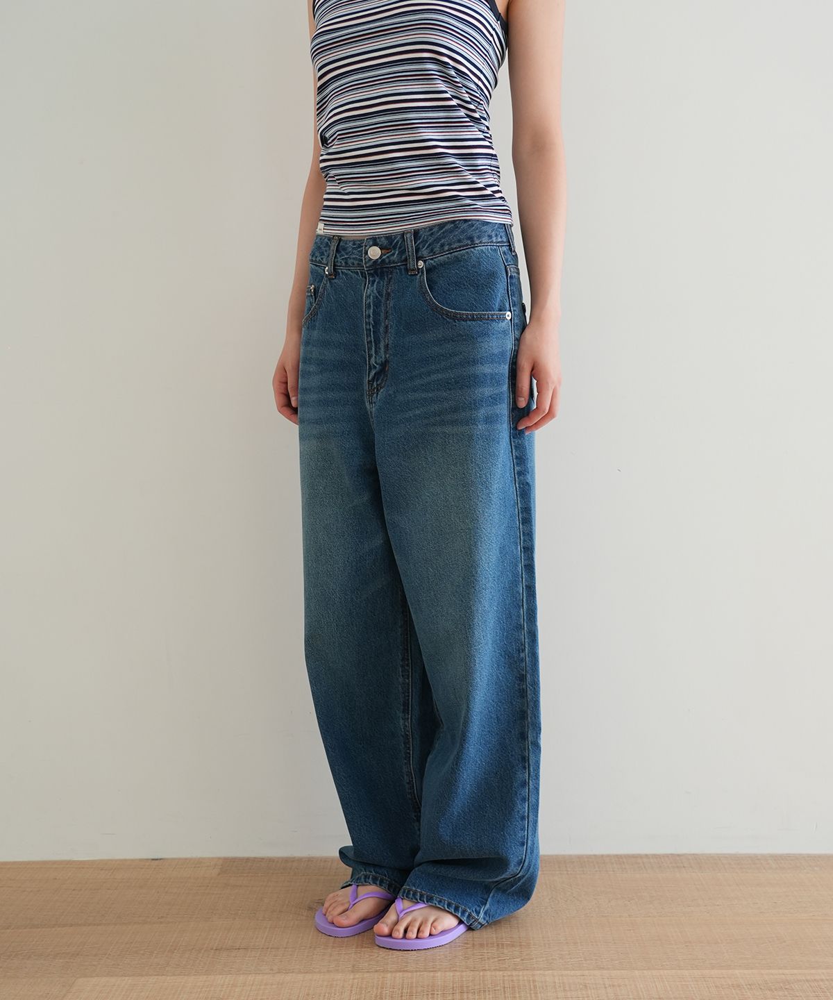 나츠(NAATS) Wide-fit washed denim pants, mid blue
