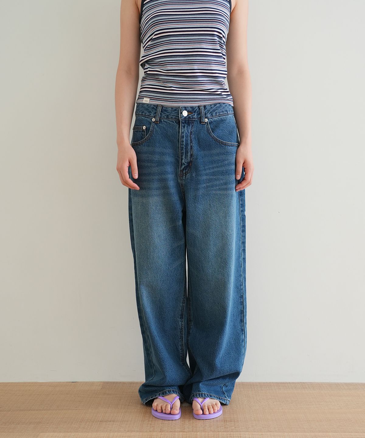나츠(NAATS) Wide-fit washed denim pants, mid blue