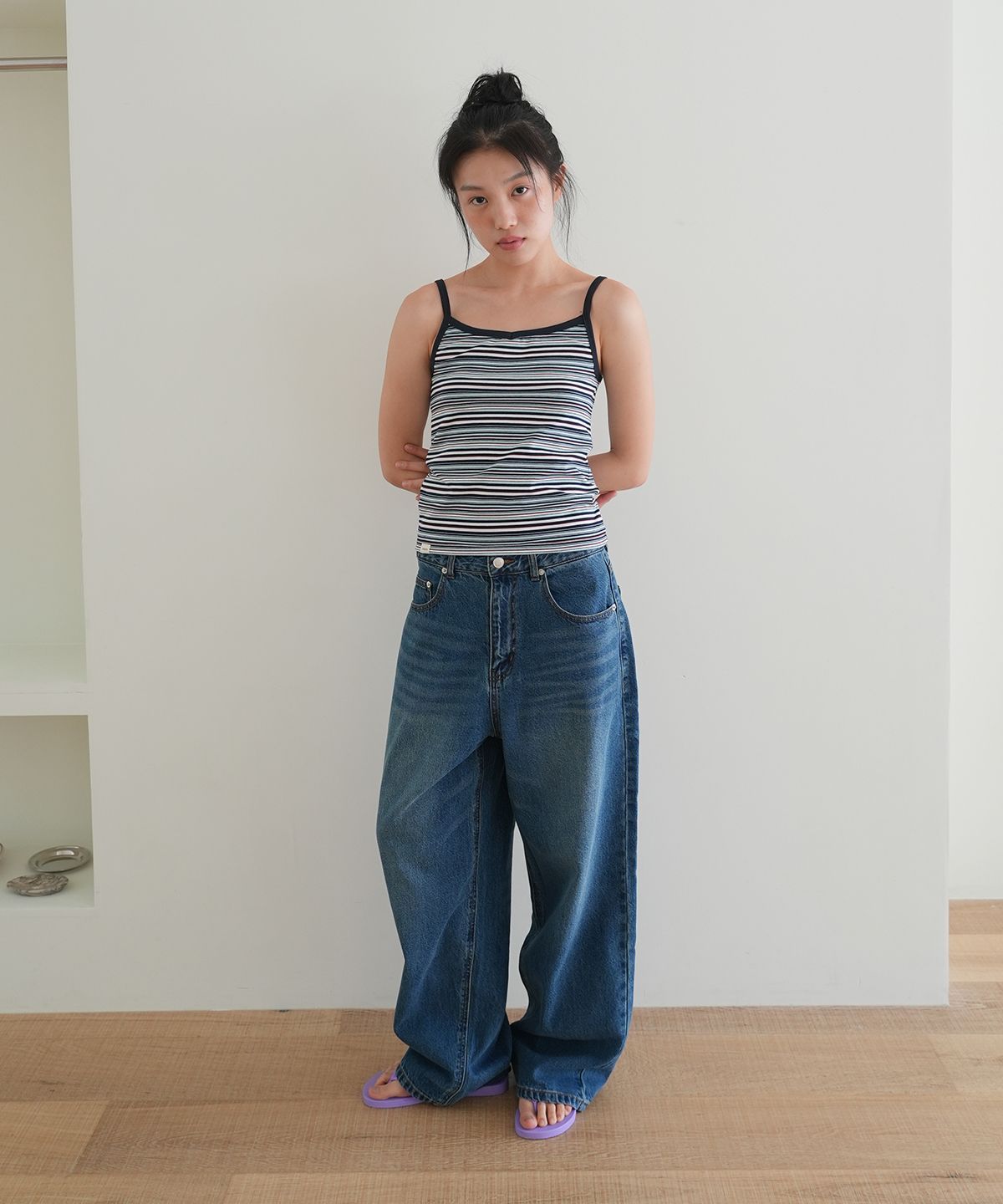 나츠(NAATS) Wide-fit washed denim pants, mid blue