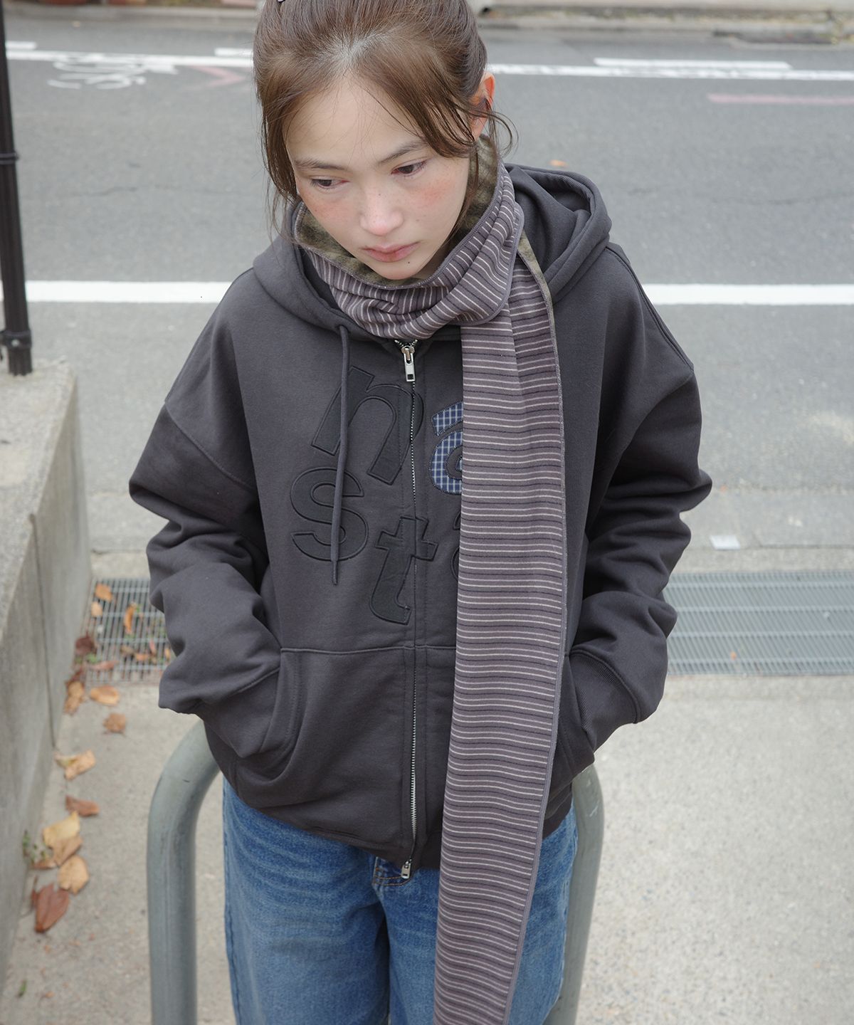 나츠(NAATS) Fuzzy stripe muffler, khaki