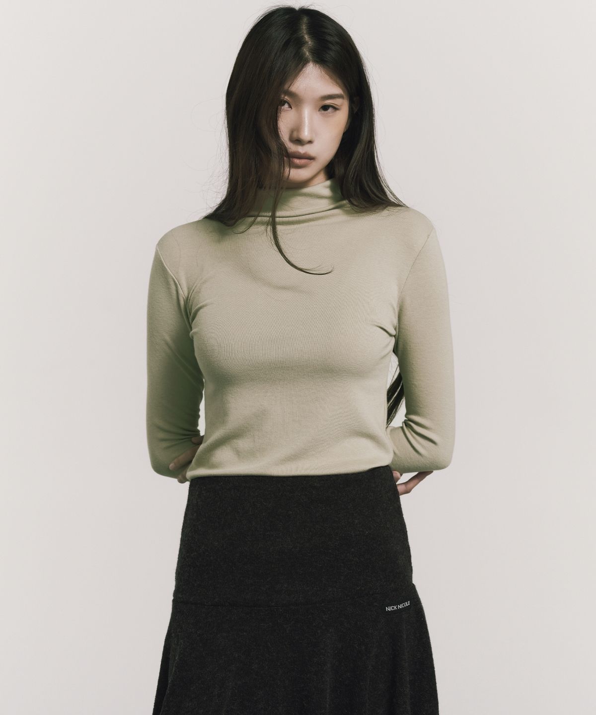 닉앤니콜(NICK&NICOLE) [ESSENTIAL] HIGH NECK SLIM TOP_LIGHT GREEN