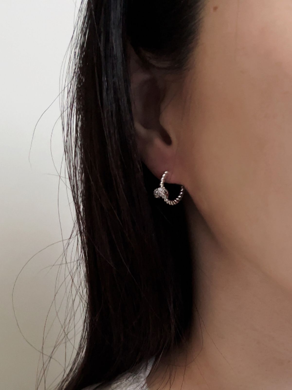 엘리오나(ELYONA) ELA 32 Knotted Twist Earrings