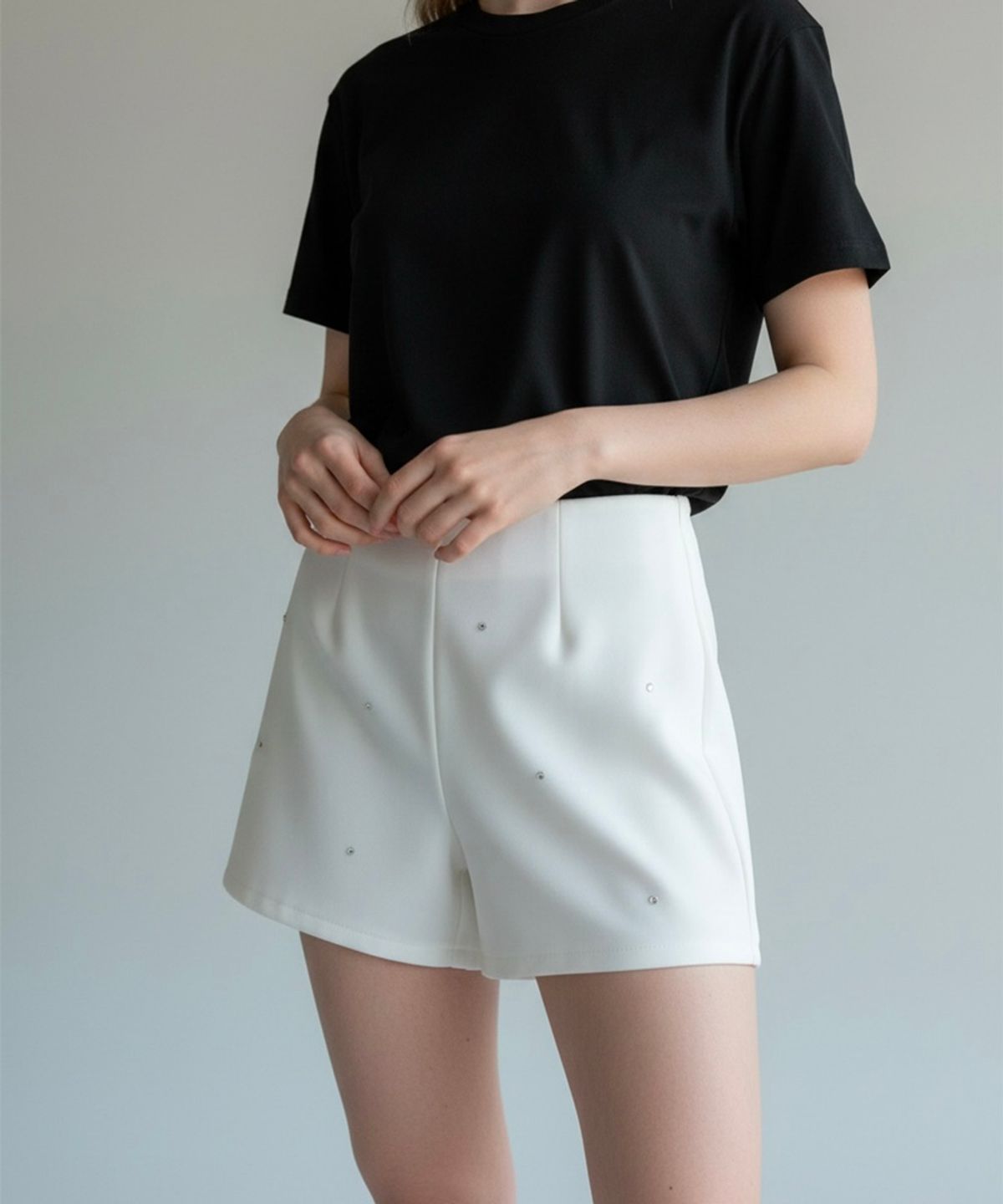 본슬리피(BORN SLIPPY) Soft Crystal Winter Fleece Shorts (Ivory)