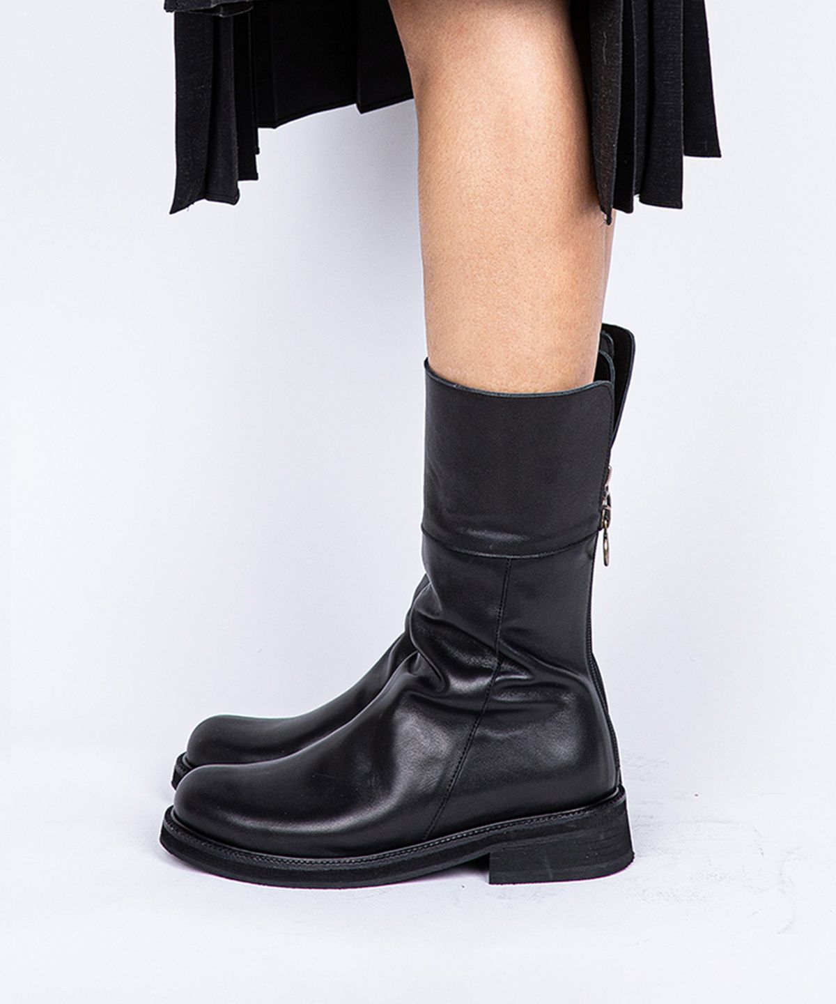 슈바이초이(SHOEBYCHOI) 블랙 소가죽 크리스 미들부츠 (4cm)
