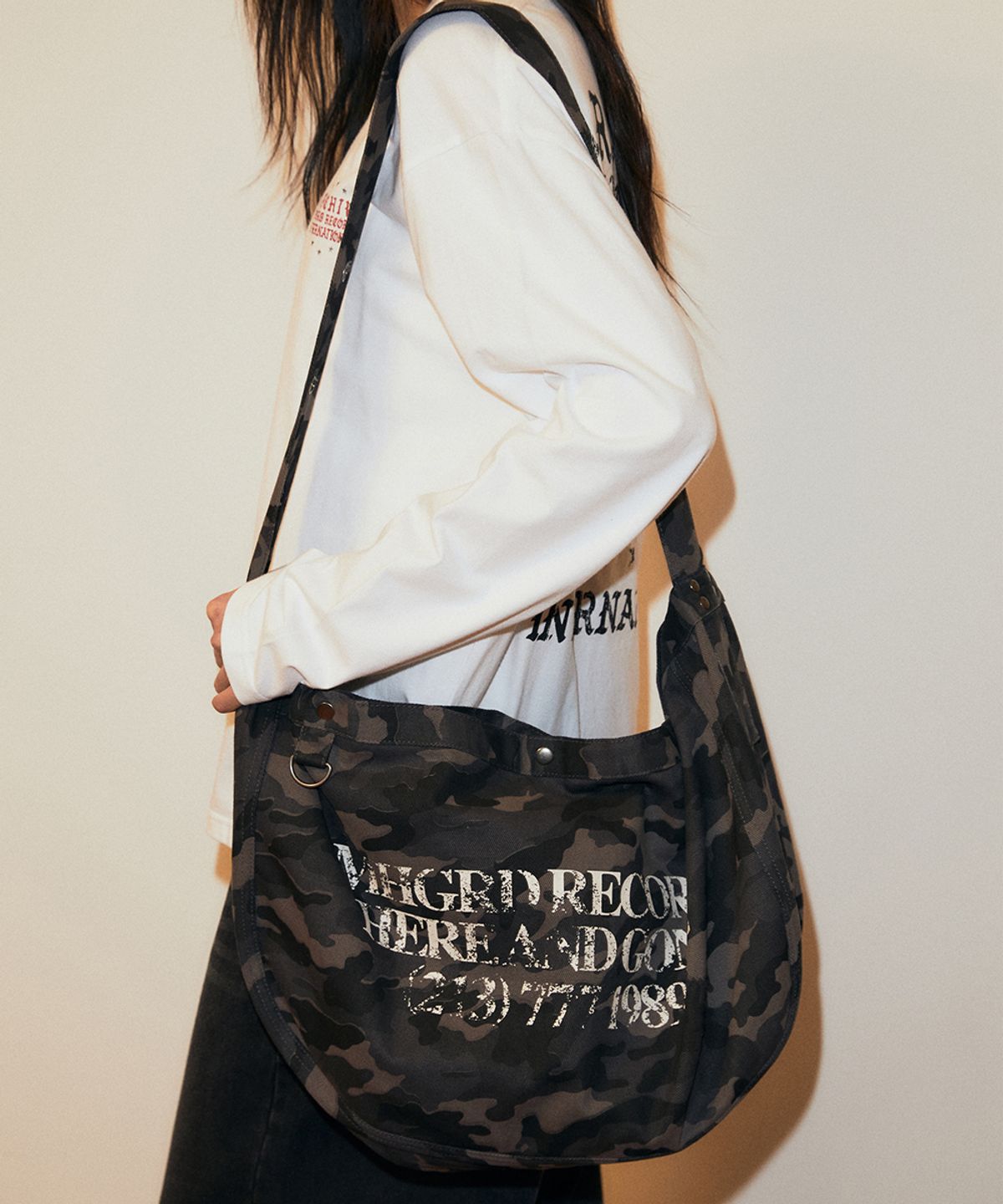 마하그리드(MAHAGRID) CAMO MAIL BAG BLACK(MG2GSMAB53A)