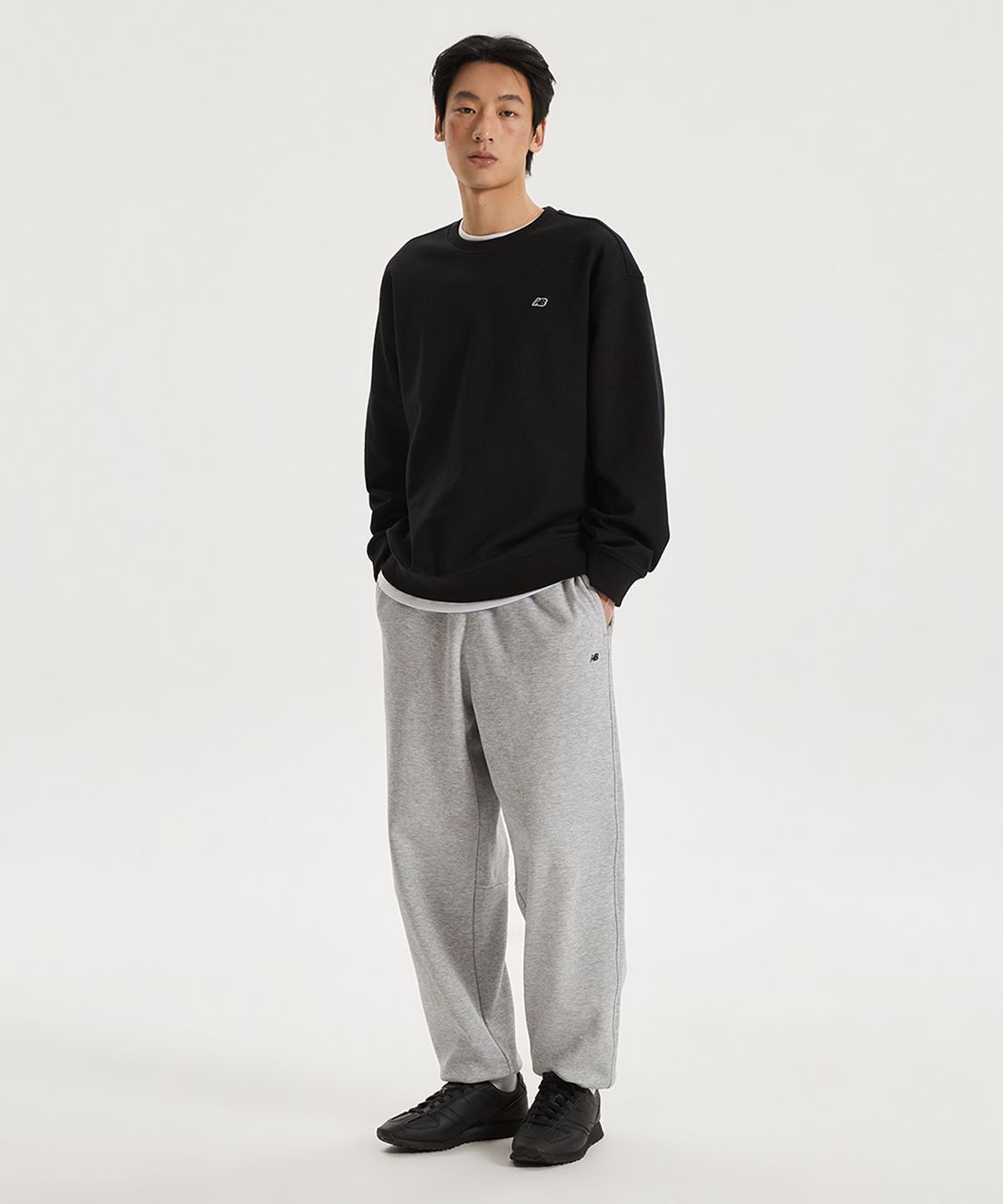 뉴발란스(NEW BALANCE) NBMLG11203 / UNI 에센셜 조거 팬츠 (GRAY)