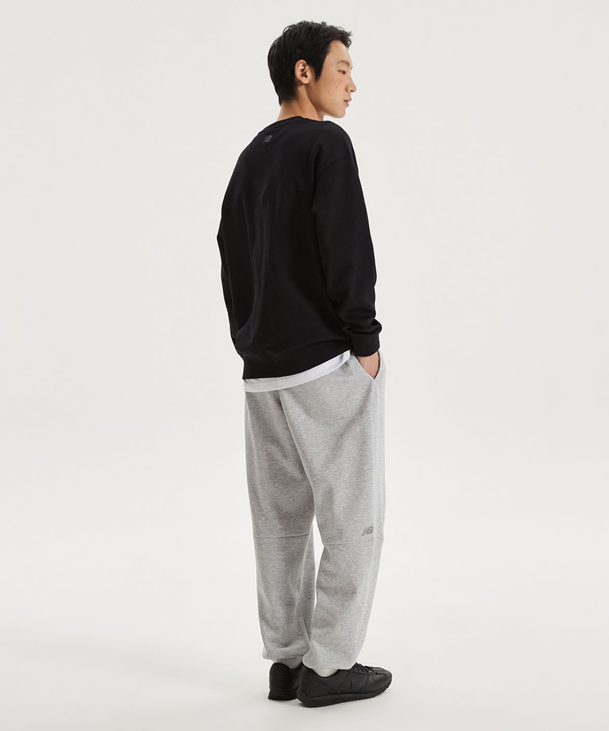 뉴발란스(NEW BALANCE) NBMLG11203 / UNI 에센셜 조거 팬츠 (GRAY)