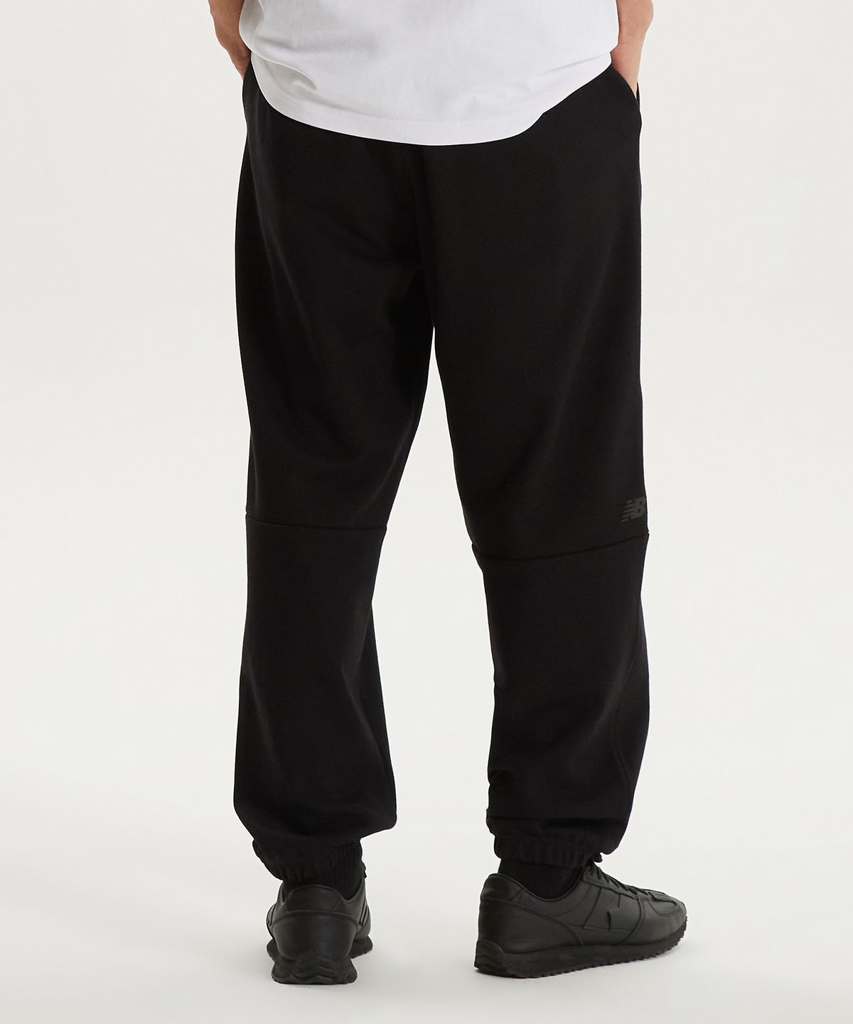뉴발란스(NEW BALANCE) NBMLG11203 / UNI 에센셜 조거 팬츠 (BLACK)